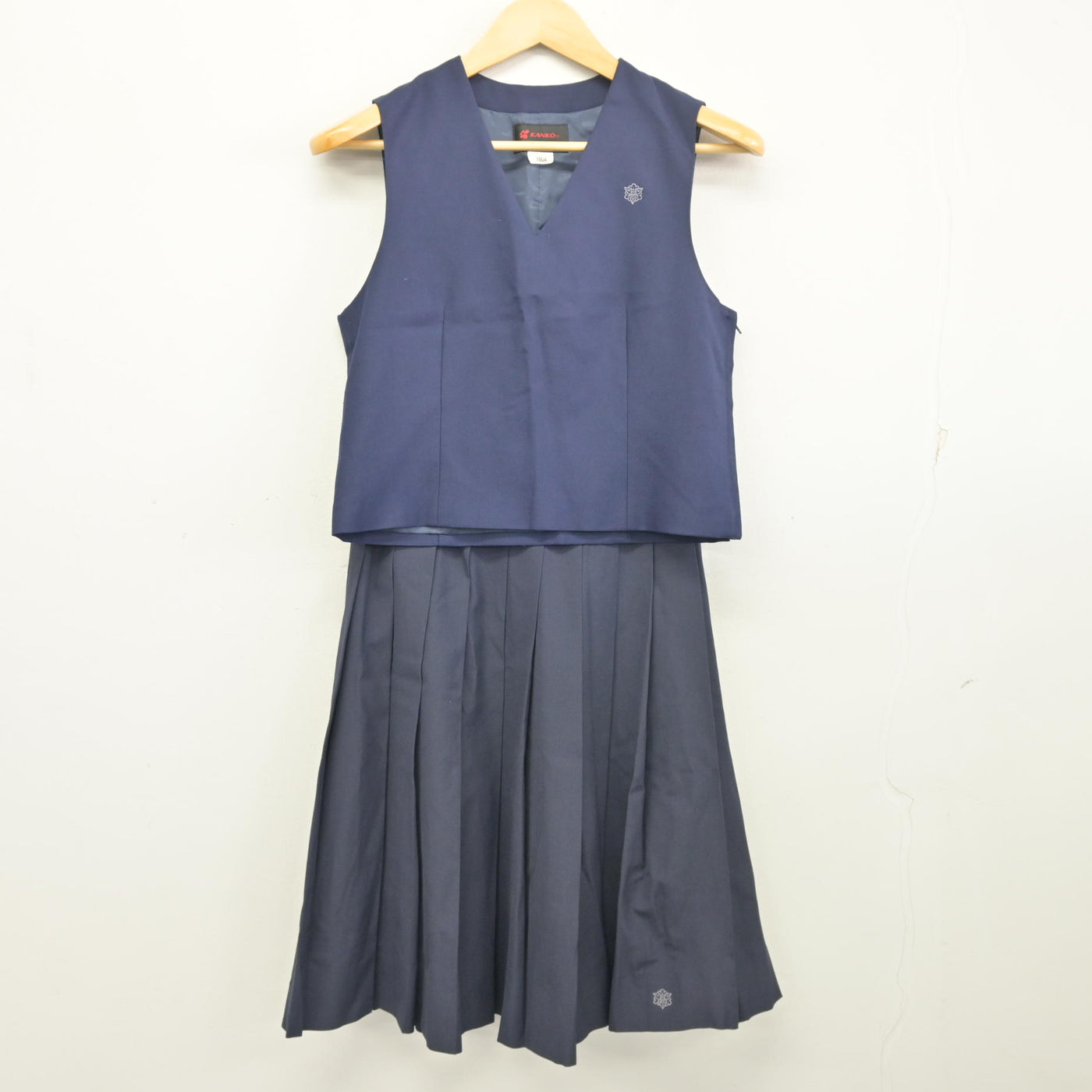 【中古】島根県 出雲商業高等学校 女子制服 2点 (ベスト・スカート) sf097915