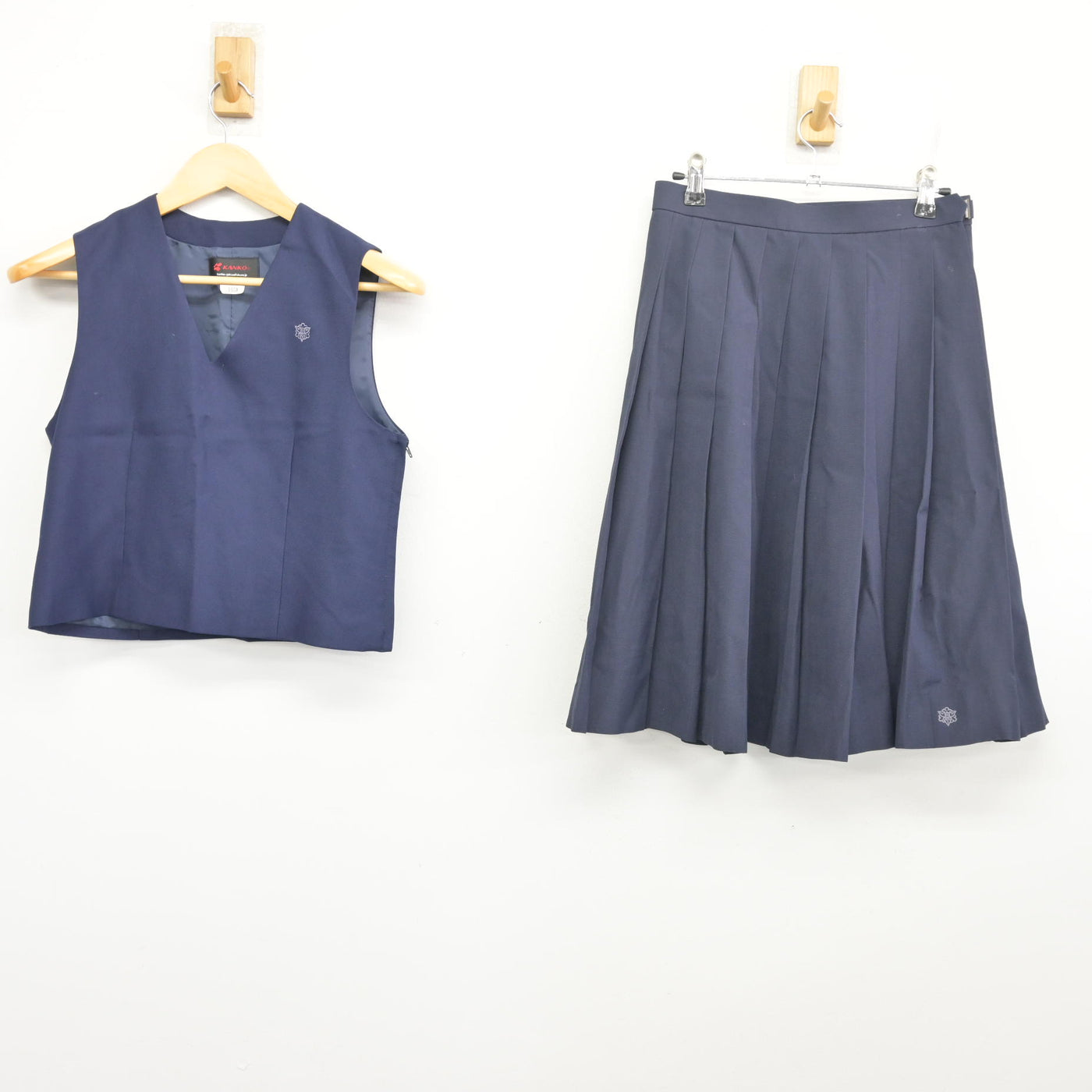 【中古】島根県 出雲商業高等学校 女子制服 2点 (ベスト・スカート) sf097915