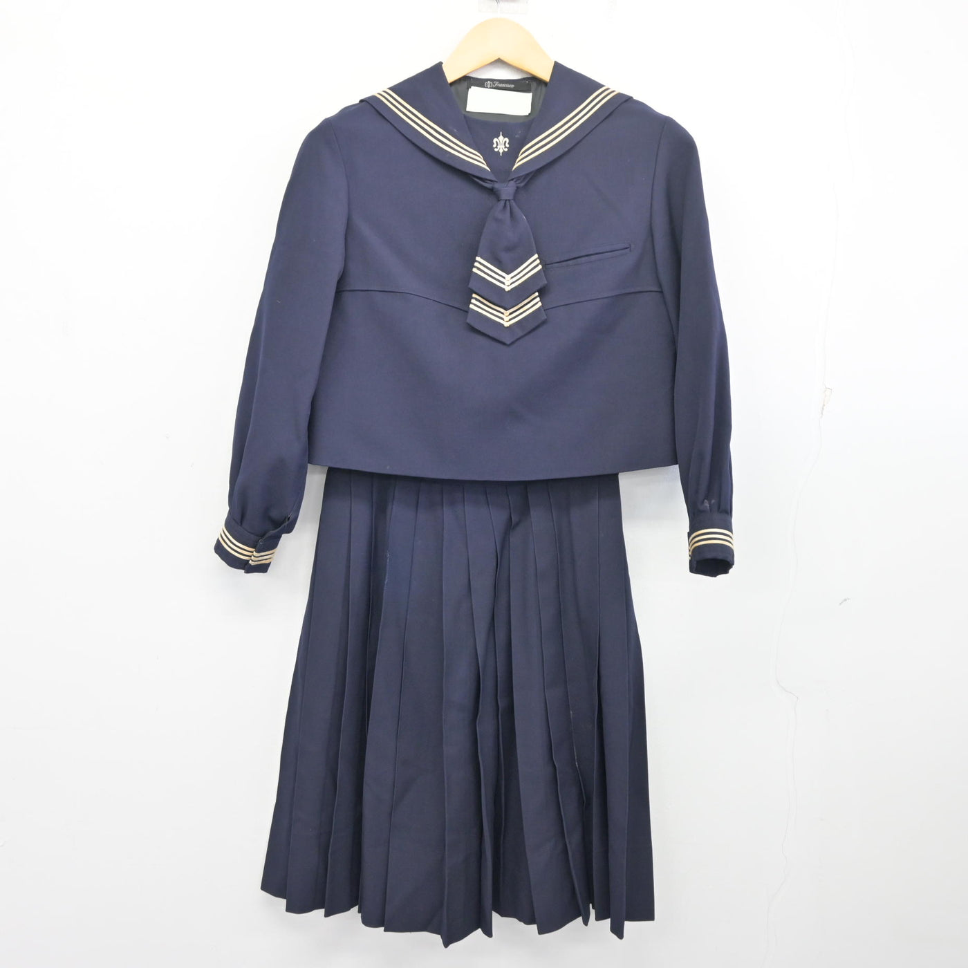 【中古】神奈川県 湘南白百合学園高等学校 女子制服 2点 (セーラー服・スカート) sf097922