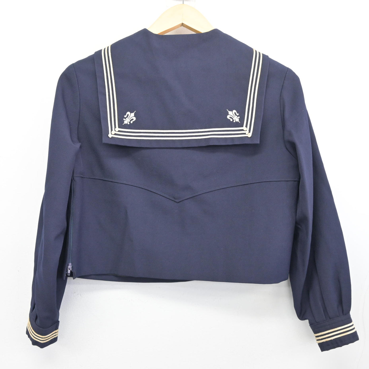 【中古】神奈川県 湘南白百合学園高等学校 女子制服 2点 (セーラー服・スカート) sf097922