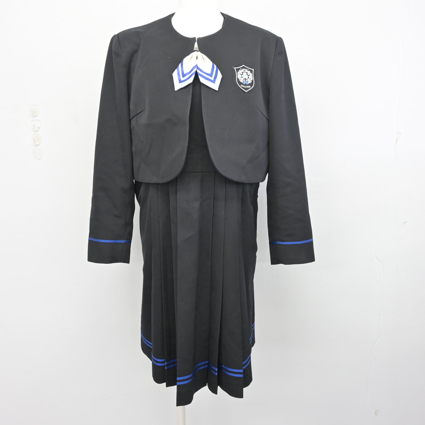 【中古】東京都 瀧野川女子学園高等学校 女子制服 3点 (ブレザー・ジャンパースカート) sf097936