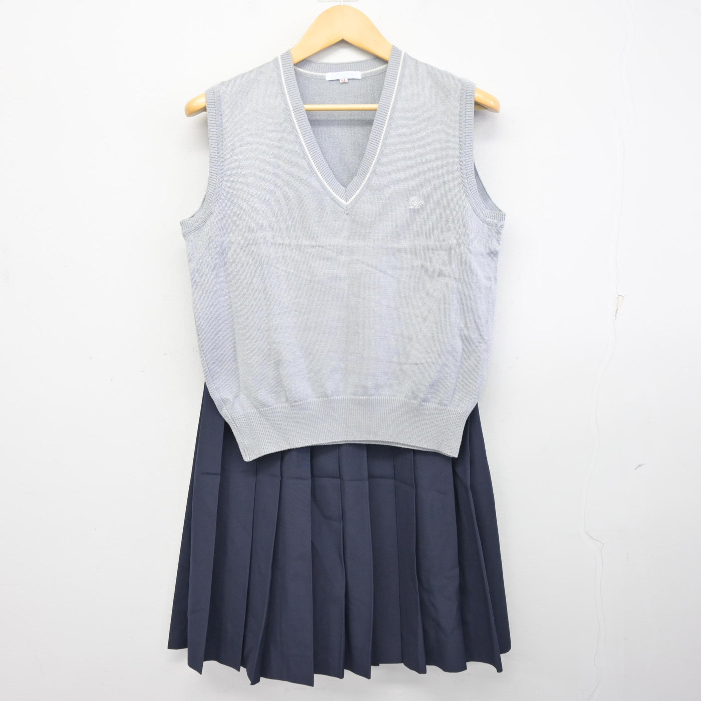 【中古】大阪府 大谷高等学校 女子制服 2点 (ニットベスト・スカート) sf097946