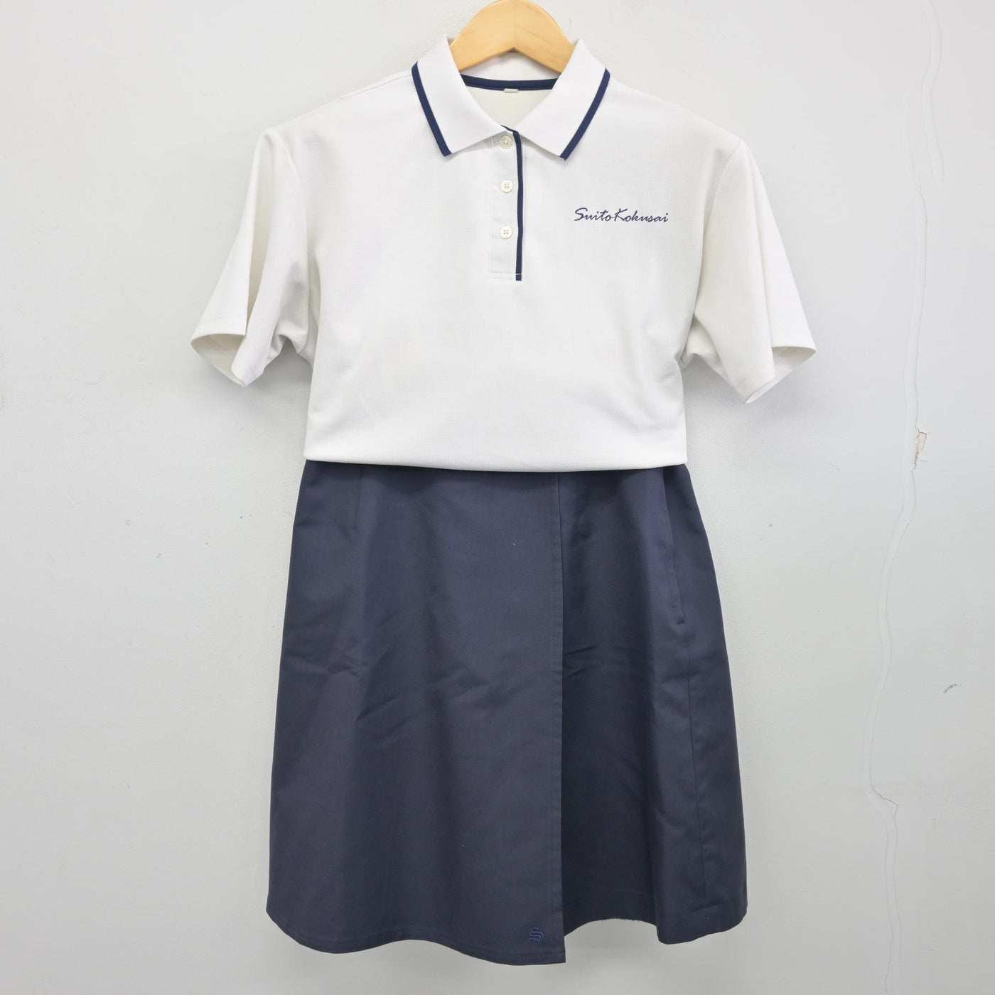【中古】大阪府 水都国際高等学校 女子制服 3点 (シャツ・シャツ・スカート) sf097979