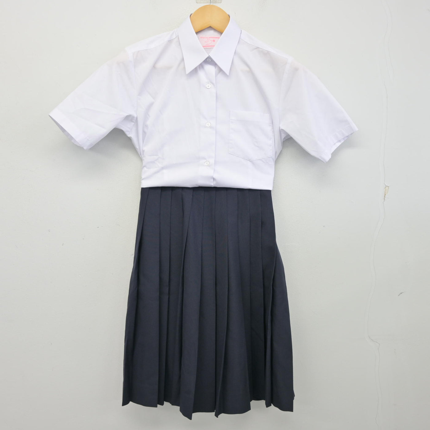 【中古】東京都 八幡中学校 女子制服 2点 (ブラウス・スカート) sf097981