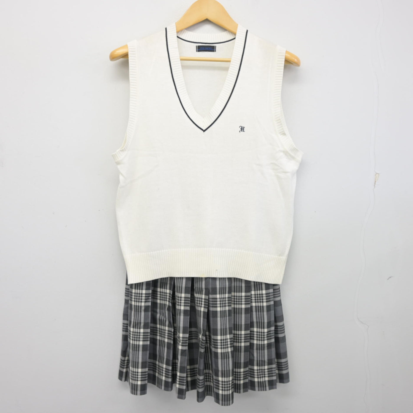 【中古】埼玉県 本庄東高等学校 女子制服 2点 (ニットベスト・スカート) sf097983