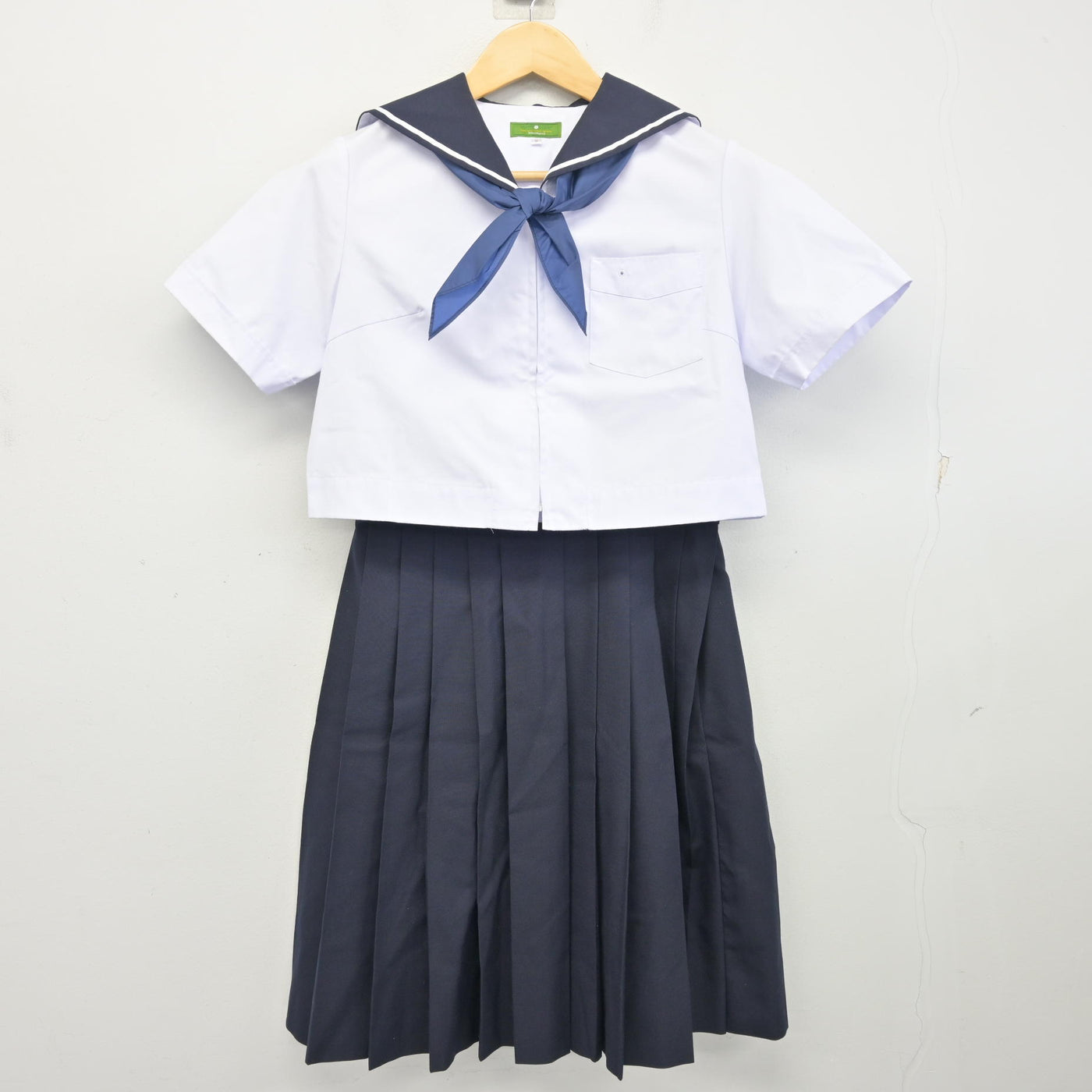 【中古】福岡県 福岡教育大学附属福岡中学校 女子制服 4点 (セーラー服・スカート) sf097989