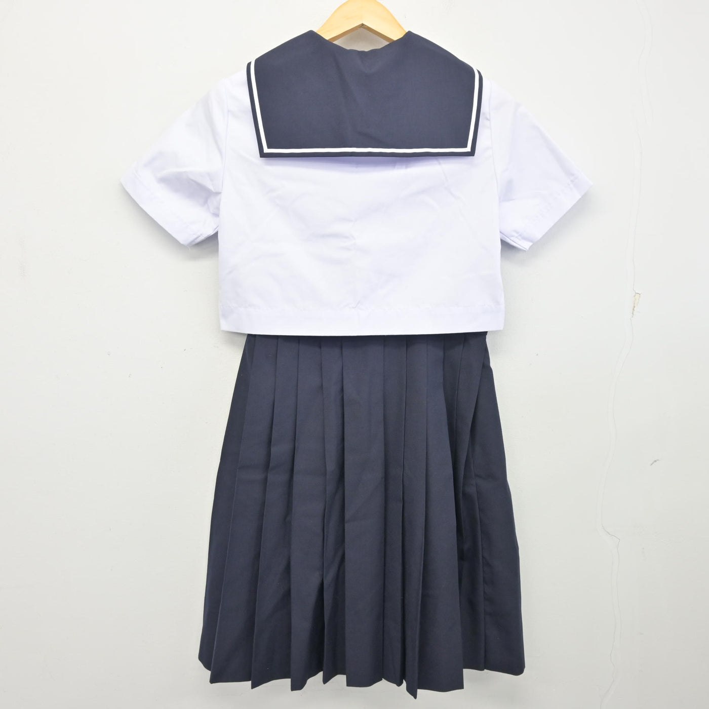 【中古】福岡県 福岡教育大学附属福岡中学校 女子制服 4点 (セーラー服・スカート) sf097989
