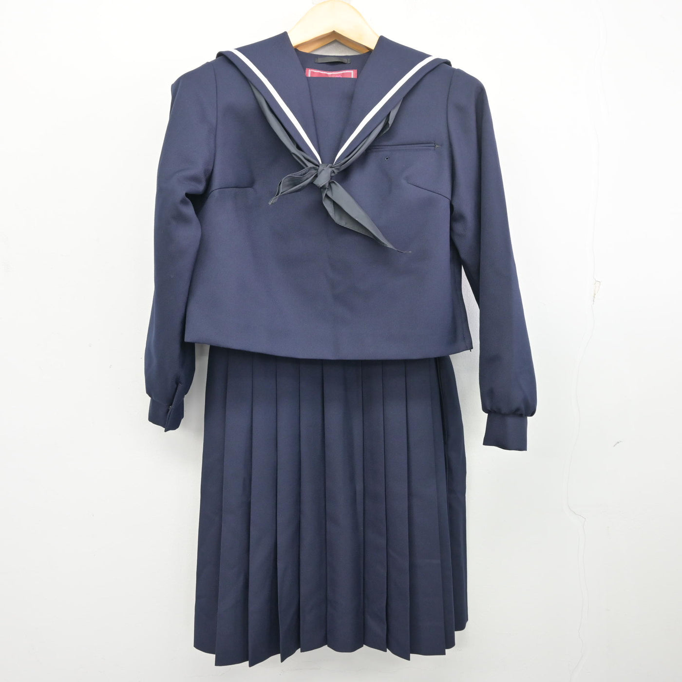 【中古】福岡県 福岡教育大学附属福岡中学校 女子制服 3点 (セーラー服・ジャンパースカート) sf097990