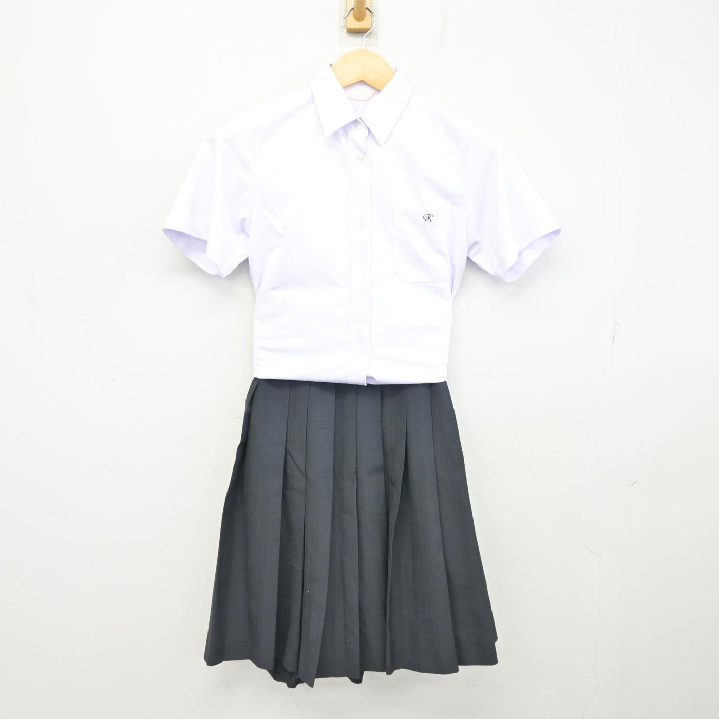 【中古】愛知県 刈谷北高等学校 女子制服 2点 (シャツ・スカート) sf098012
