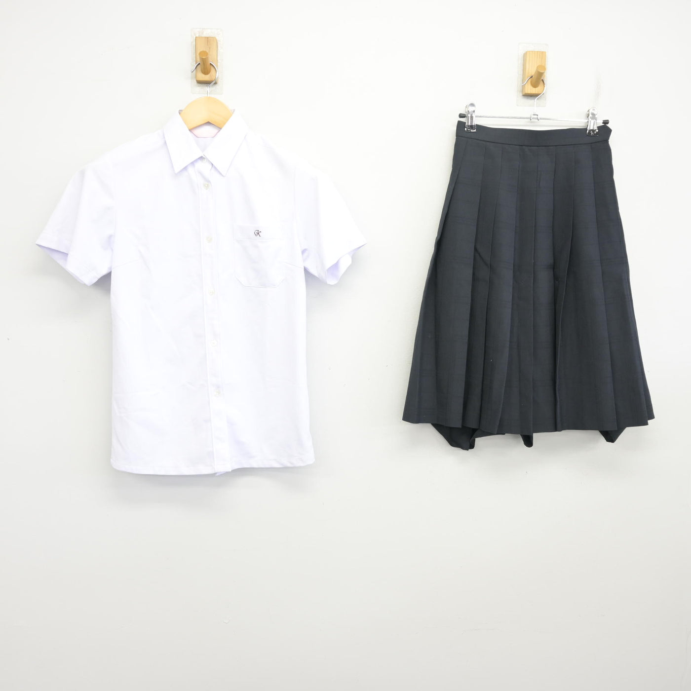 【中古】愛知県 刈谷北高等学校 女子制服 2点 (シャツ・スカート) sf098012