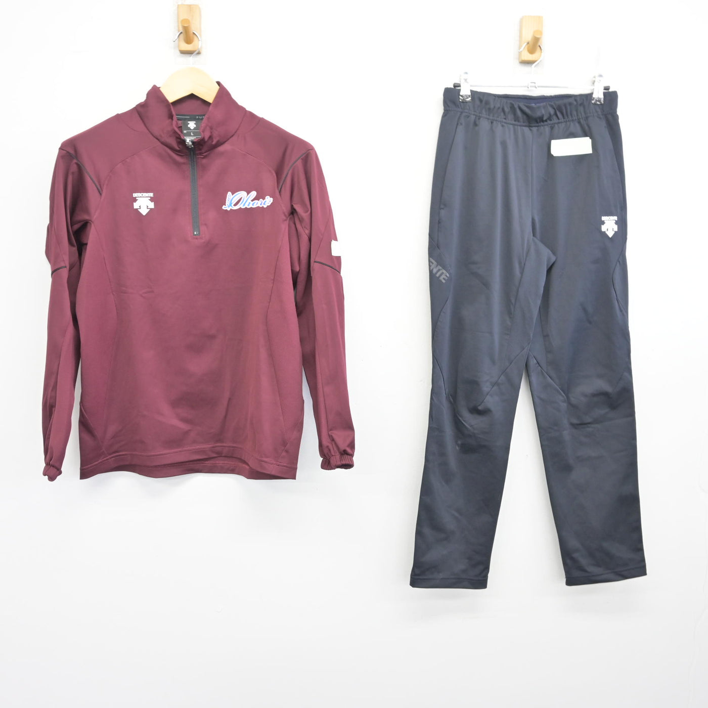 【中古】福岡県 福岡大学附属大濠高等学校 女子制服 2点 (ジャージ 上・ジャージ 下) sf098029