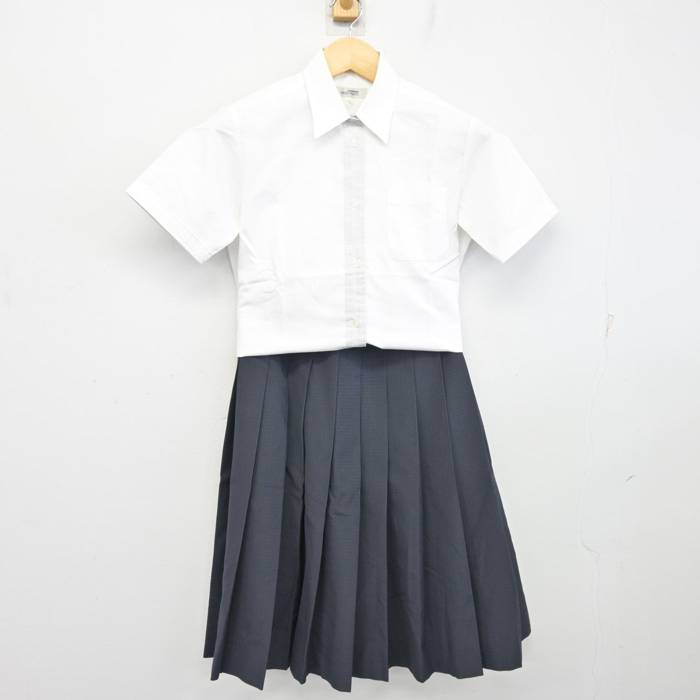 【中古】福岡県 福岡大学附属大濠高等学校 女子制服 4点 (シャツ・スカート) sf098044