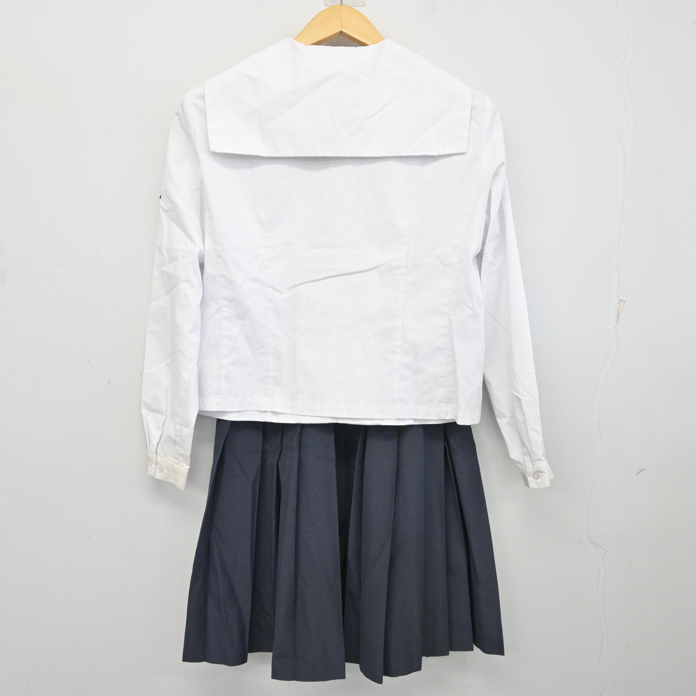 【中古】群馬県 伊勢崎清明高等学校 女子制服 3点 (セーラー服・スカート) sf098053