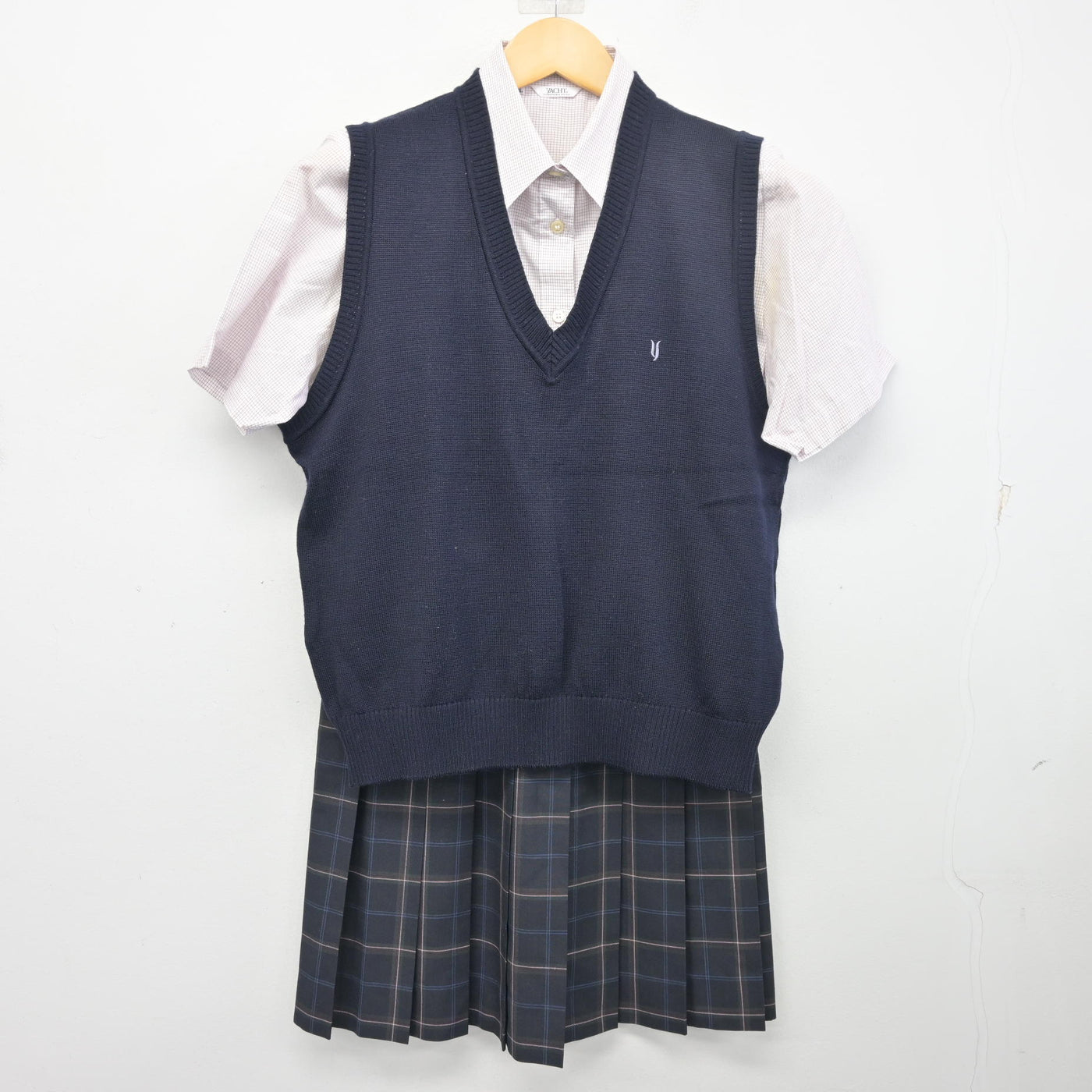 【中古】神奈川県 横浜清風高等学校 女子制服 3点 (ニットベスト・シャツ・スカート) sf098057