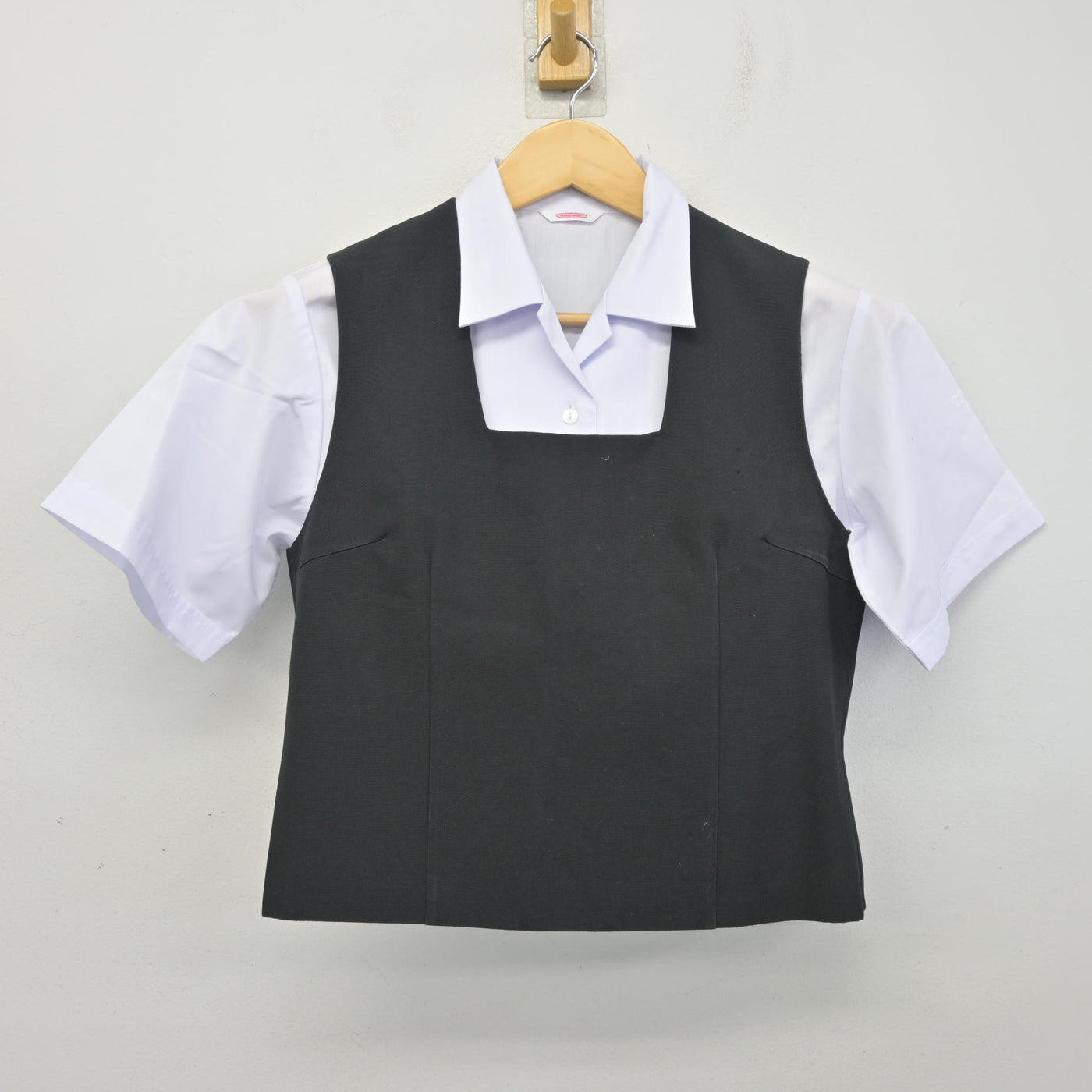 【中古】香川県 高松第一高等学校 女子制服 2点 (ベスト・シャツ) sf098071