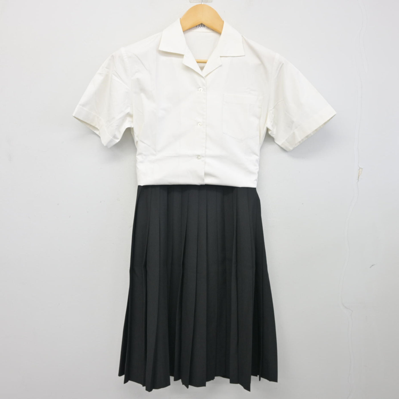 【中古】香川県 高松第一高等学校 女子制服 2点 (シャツ・スカート) sf098072