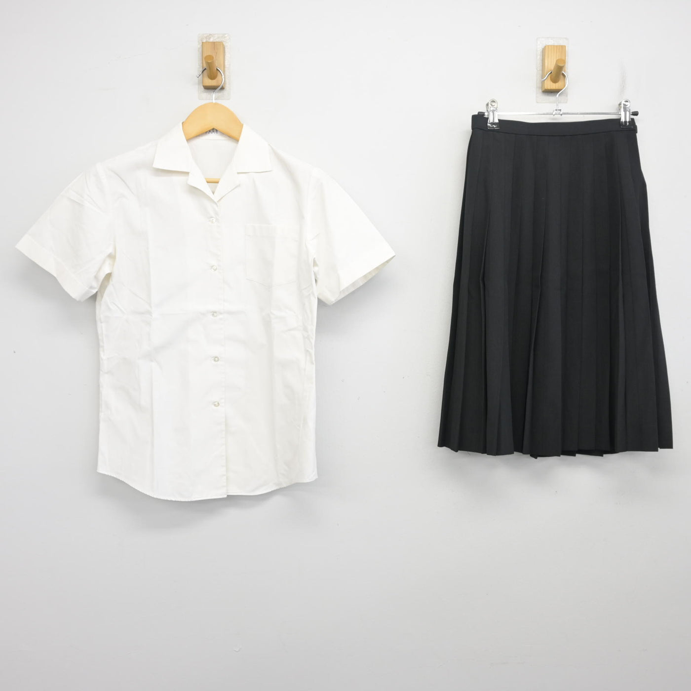 【中古】香川県 高松第一高等学校 女子制服 2点 (シャツ・スカート) sf098072