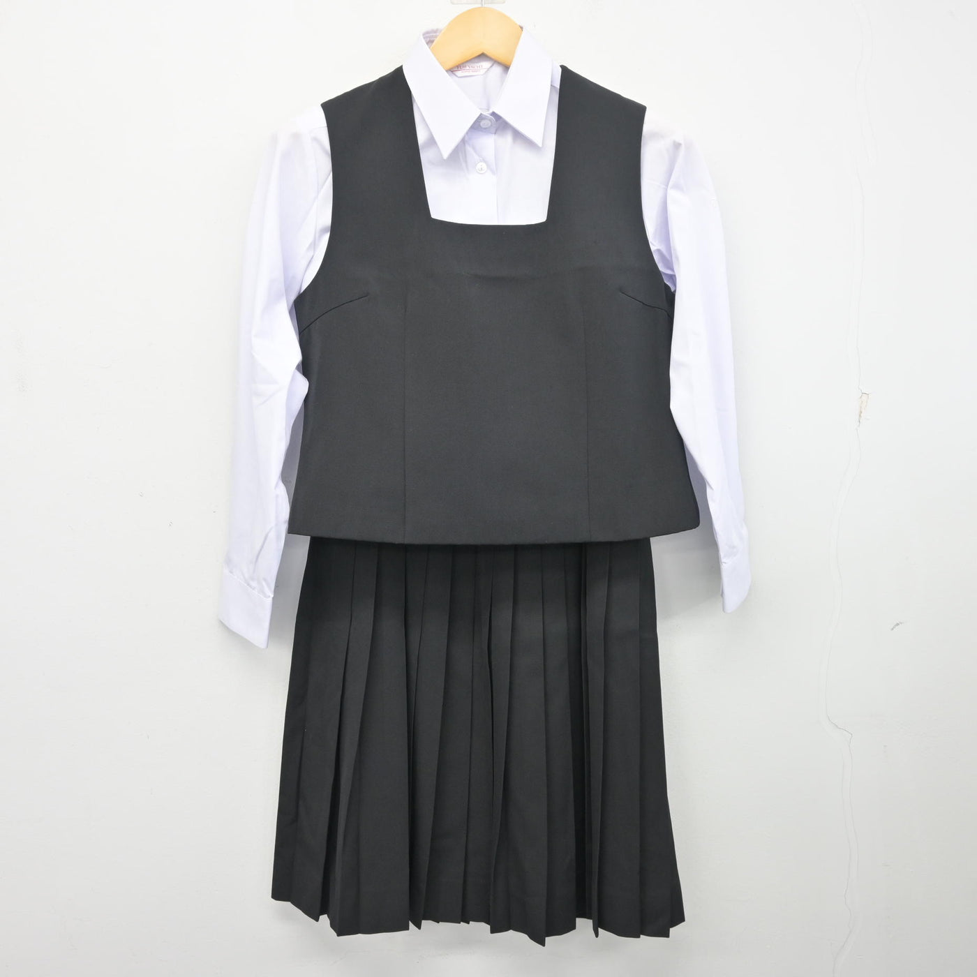 【中古】香川県 高松第一高等学校 女子制服 4点 (ブレザー・ベスト・シャツ・スカート) sf098073