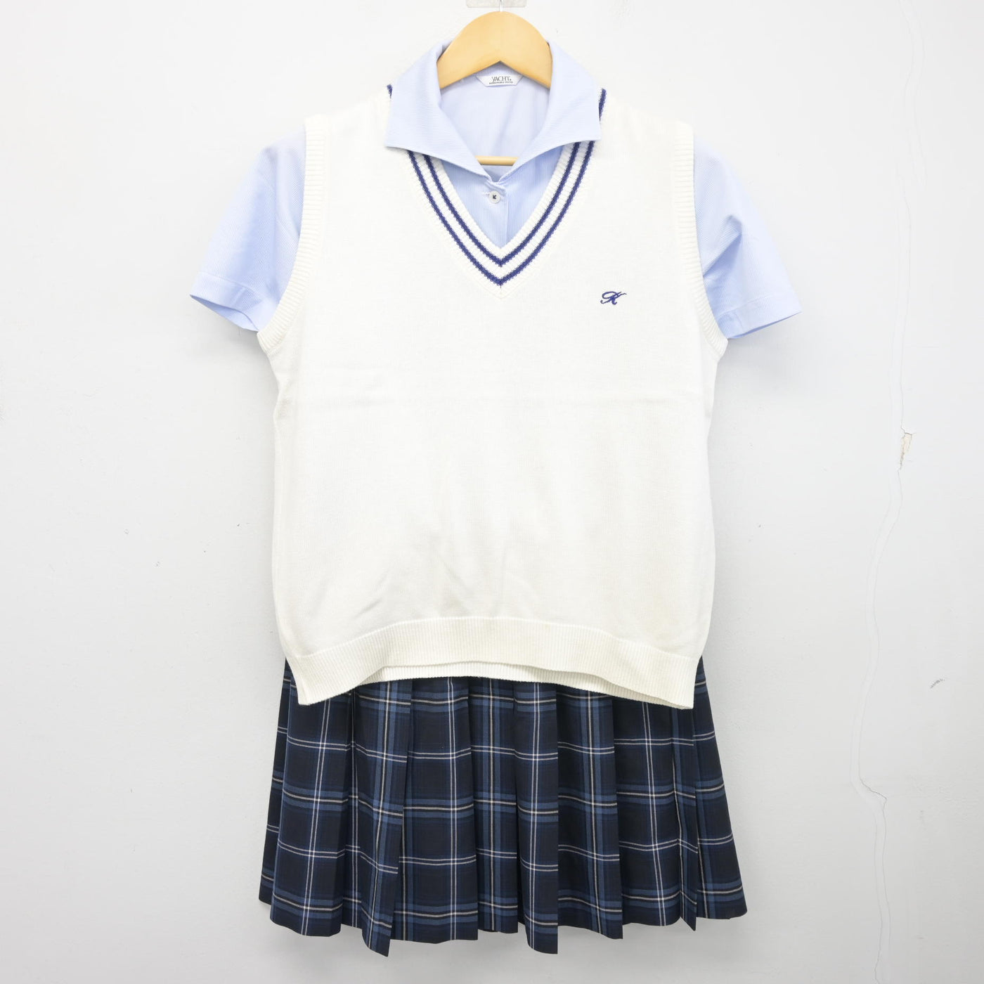 【中古】福岡県 古賀竟成館高等学校 女子制服 3点 (ニットベスト・シャツ・スカート) sf098079