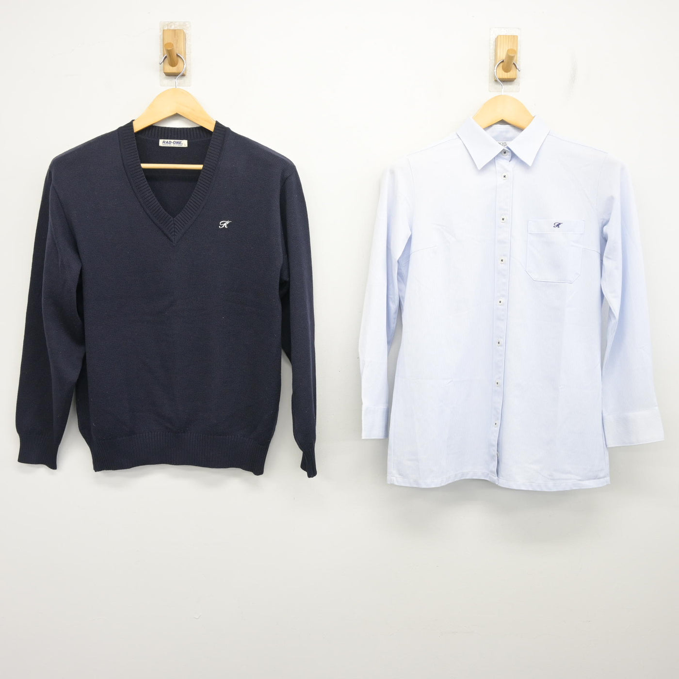 【中古】福岡県 古賀竟成館高等学校 女子制服 2点 (ニット・シャツ) sf098080