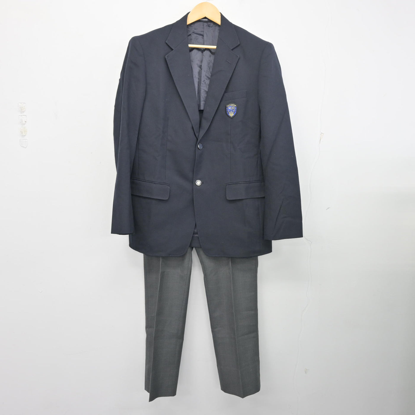 【中古】神奈川県 桐蔭学園高等学校 男子制服 2点 (ブレザー・ズボン) sf098086