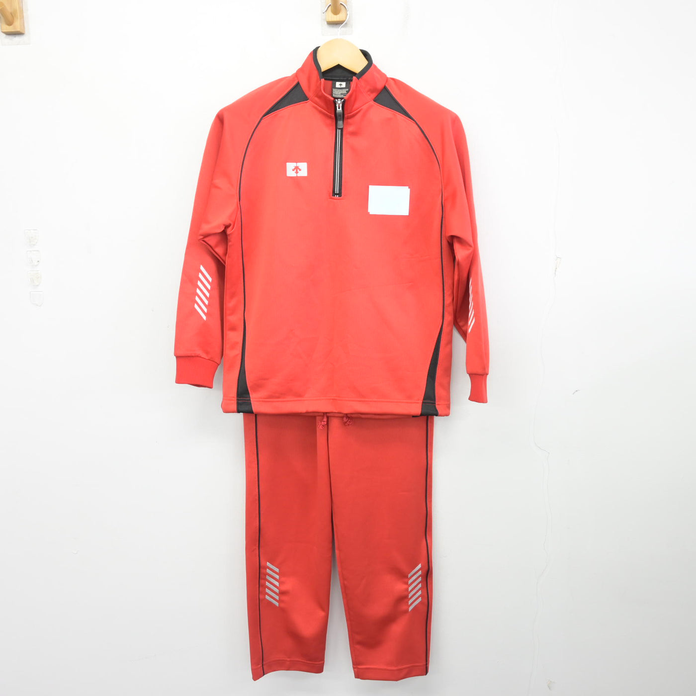 【中古】岡山県 就実高等学校　 女子制服 2点 (ジャージ 上・ジャージ 下) sf098126
