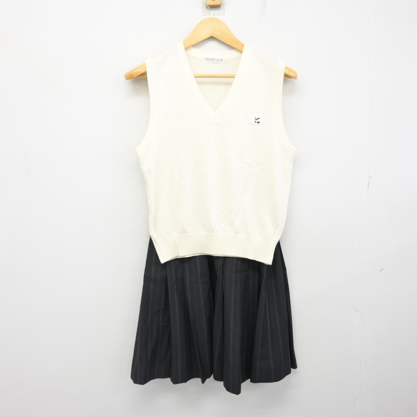 【中古】埼玉県 久喜高等学校 女子制服 2点 (ニットベスト・スカート) sf098136