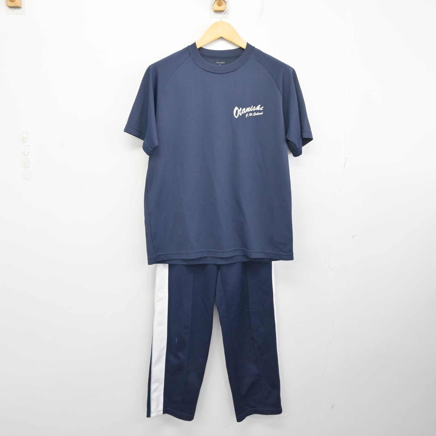 【中古】群馬県 太田市立西中学校 女子制服 3点 (ジャージ 上・体操服 上・ジャージ 下) sf098153