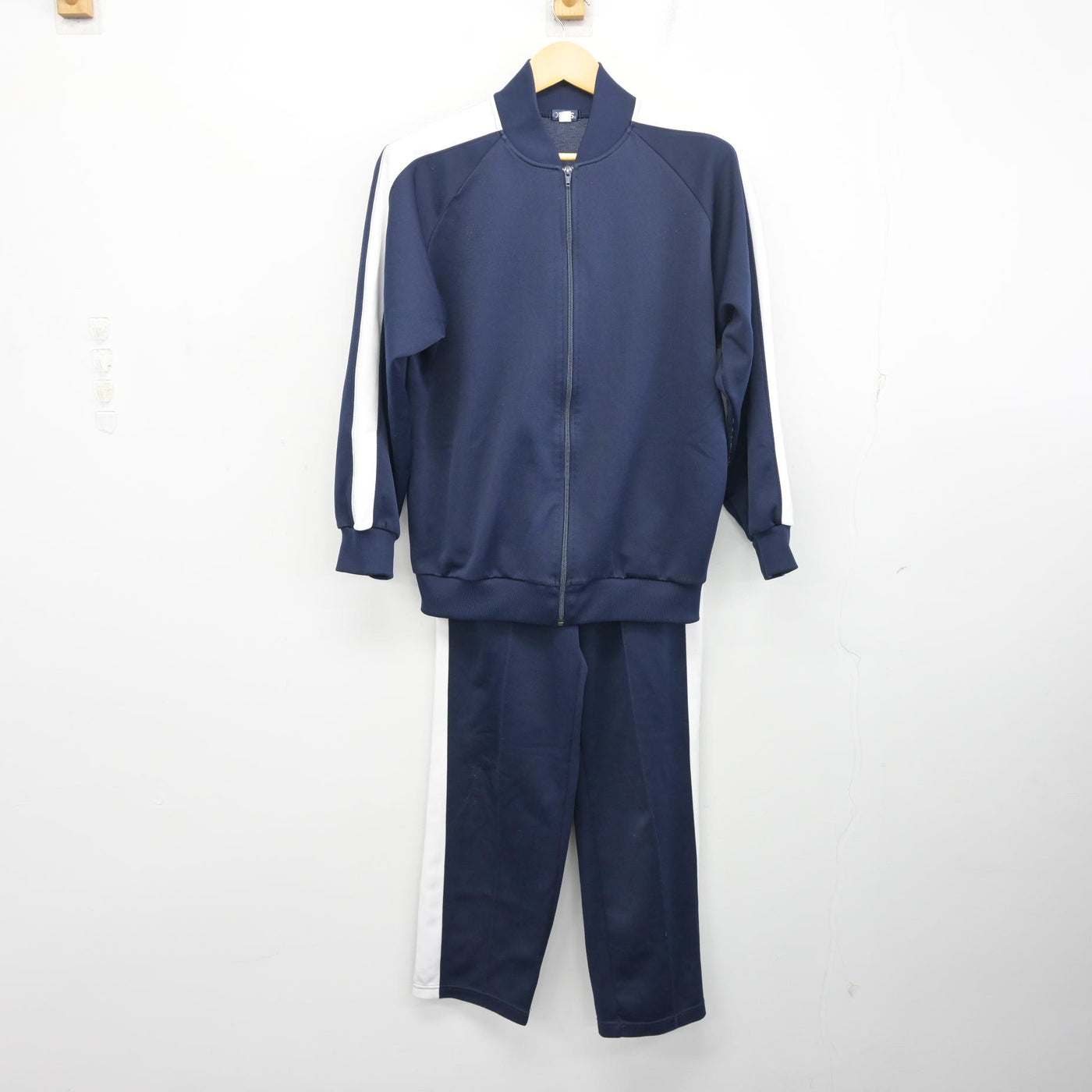 【中古】群馬県 太田市立西中学校 女子制服 2点 (ジャージ 上・ジャージ 下) sf098155