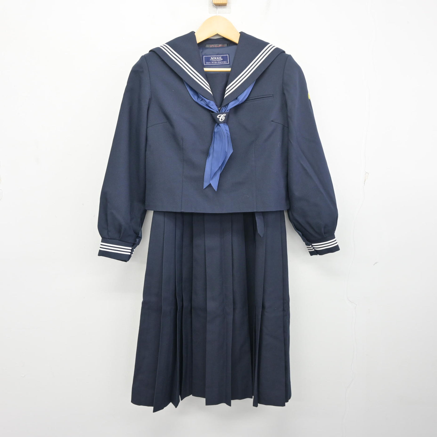 【中古】埼玉県 越谷市立中央中学校 女子制服 3点 (セーラー服・ジャンパースカート) sf098159