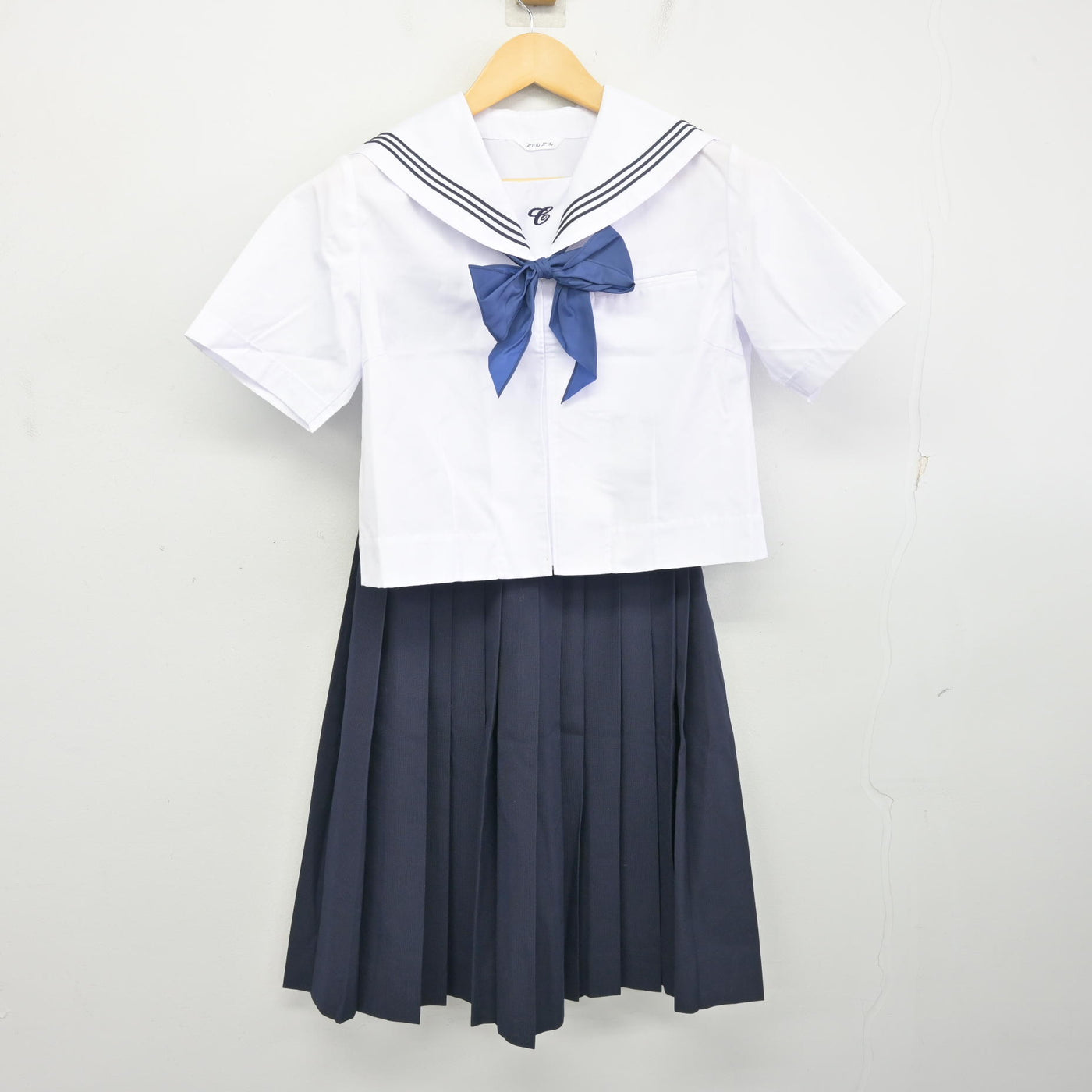 【中古】埼玉県 越谷市立中央中学校 女子制服 3点 (セーラー服・スカート) sf098160