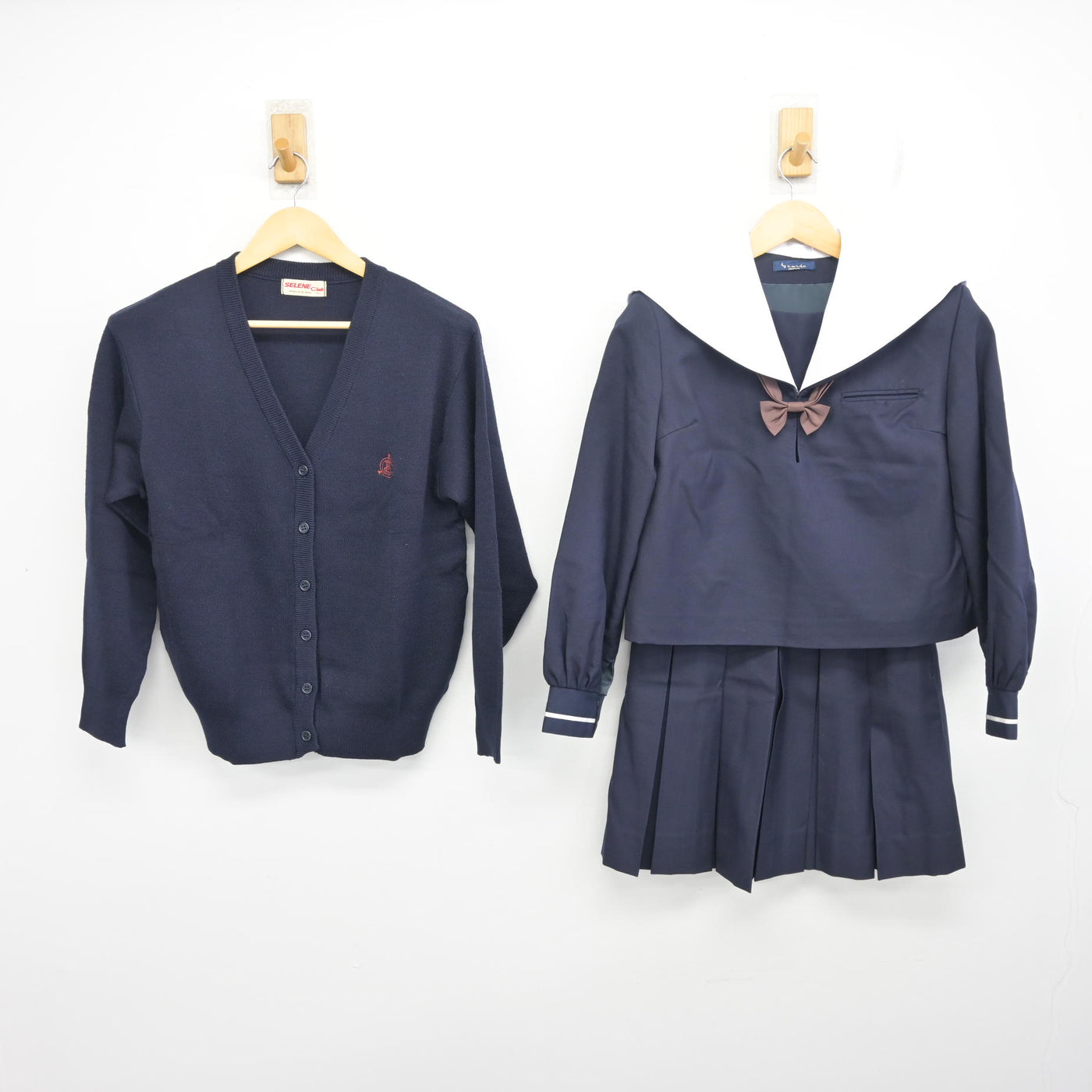 【中古】静岡県  静岡市立高等学校 女子制服 4点 (ニット・セーラー服・スカート) sf098173