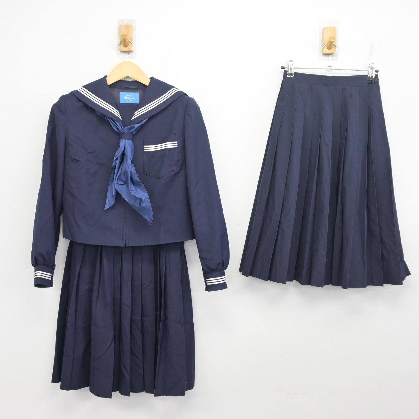 【中古】兵庫県 平岡中学校 女子制服 4点 (セーラー服・スカート) sf098179