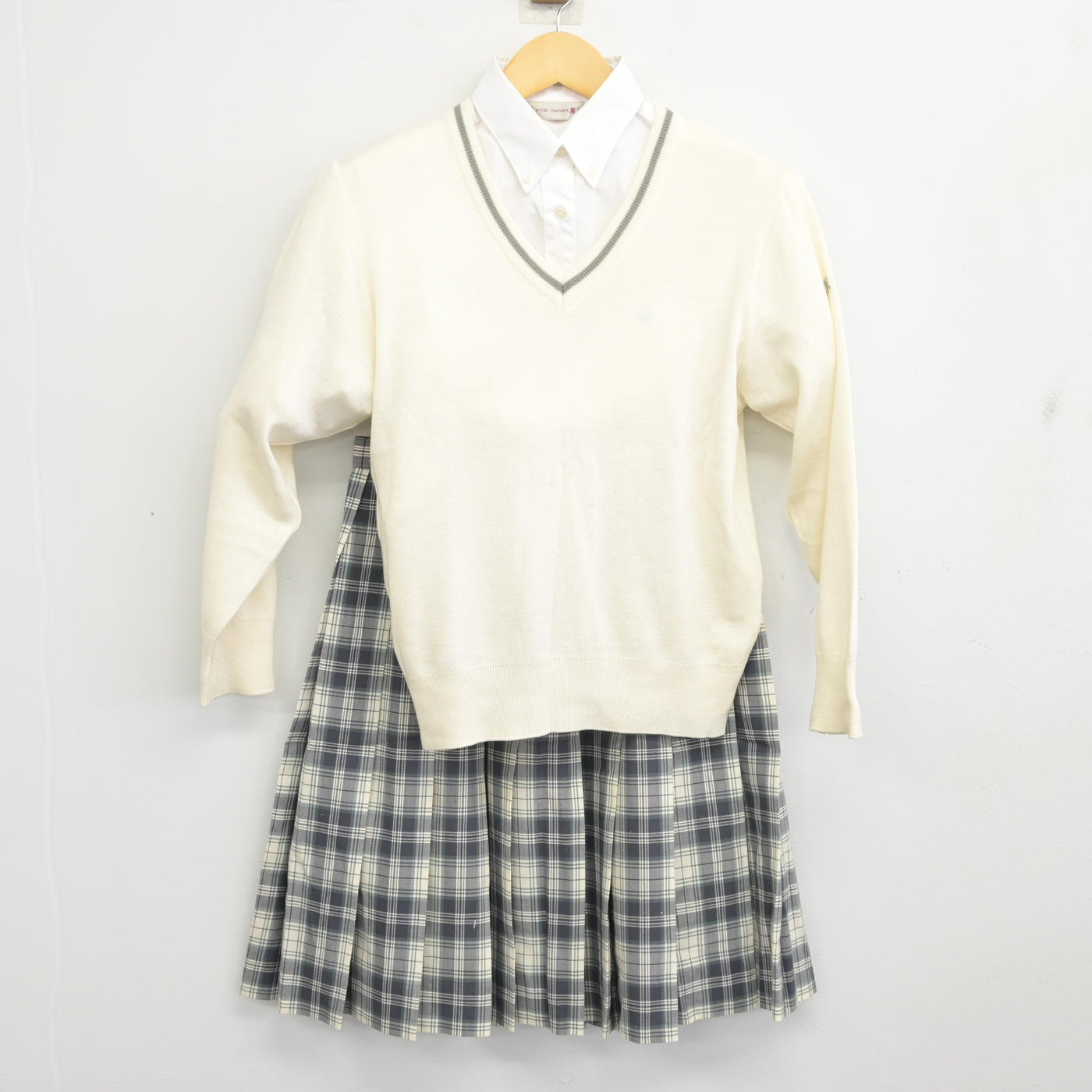 【中古】東京都 共栄学園中学高等学校 女子制服 3点 (ニット・シャツ・スカート) sf098181