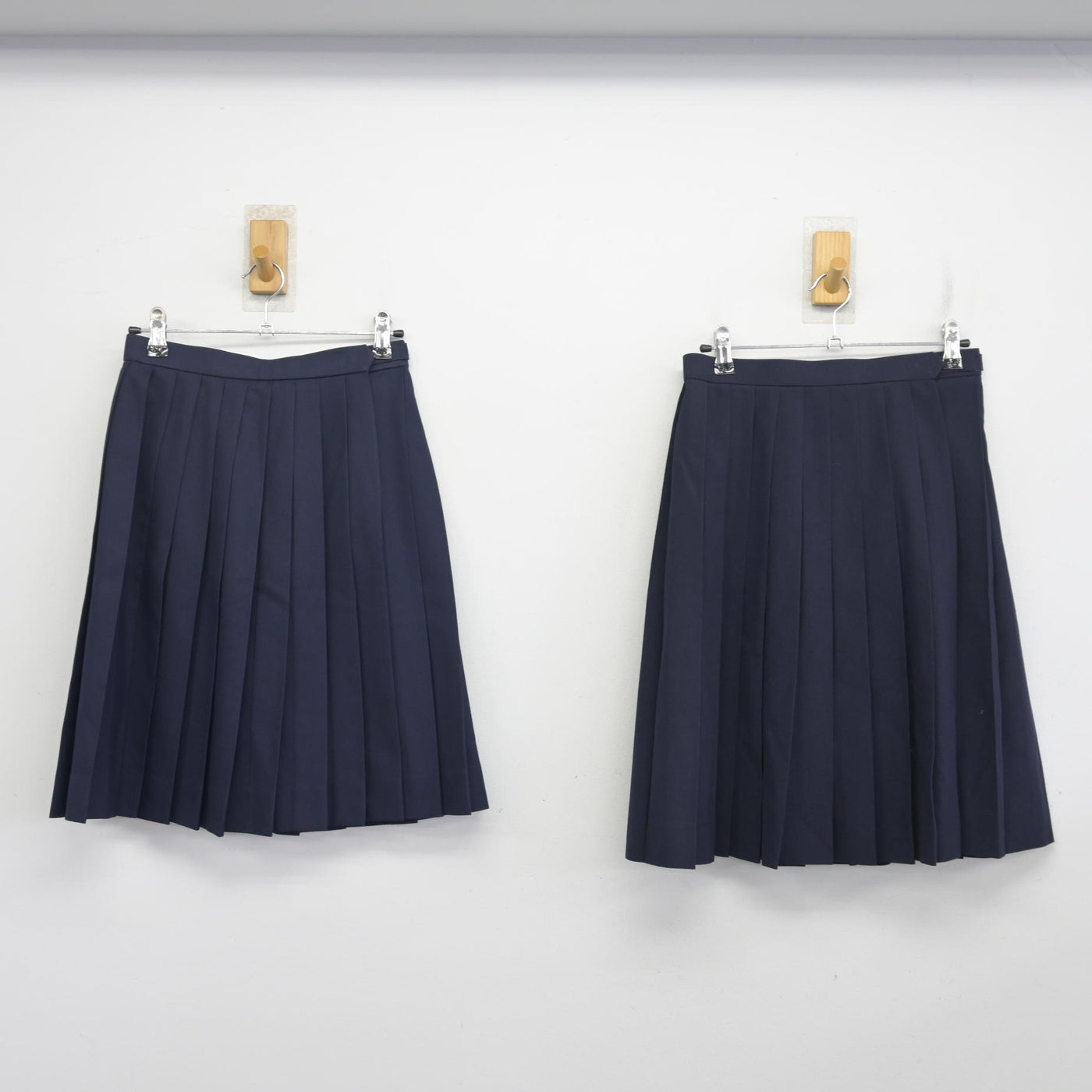 【中古】 学校名不明 女子制服 2点 (スカート・スカート) sf098187
