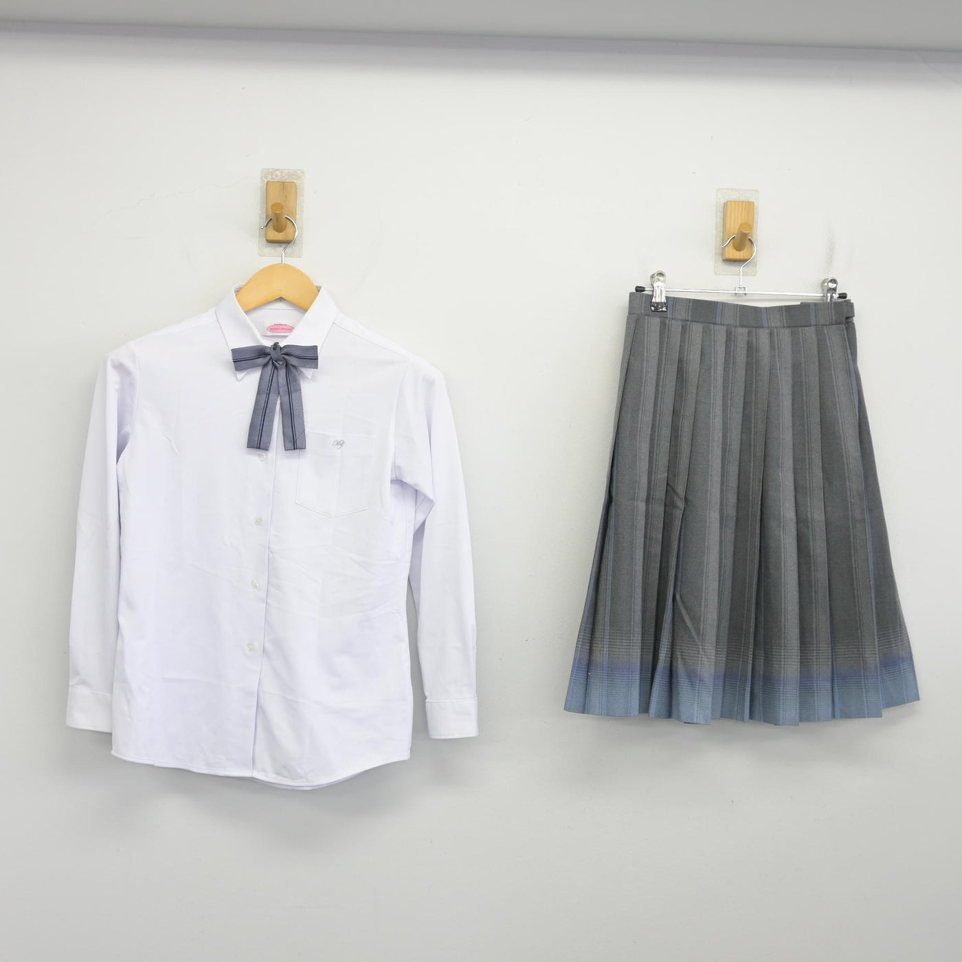 【中古】神奈川県 聖園女学院中学校・高等学校 女子制服 5点 (ブレザー・ニット・シャツ・スカート) sf098200