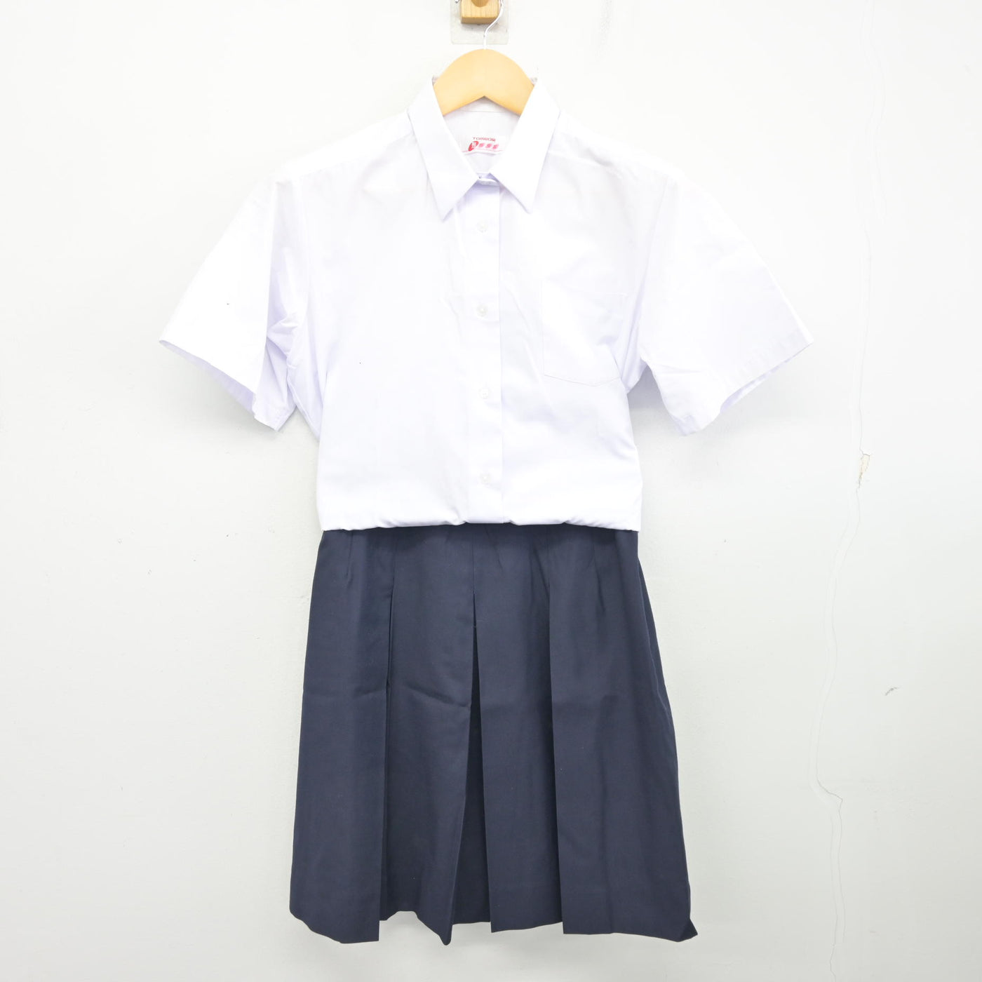 【中古】神奈川県 横須賀高等学校 女子制服 2点 (シャツ・スカート) sf098241