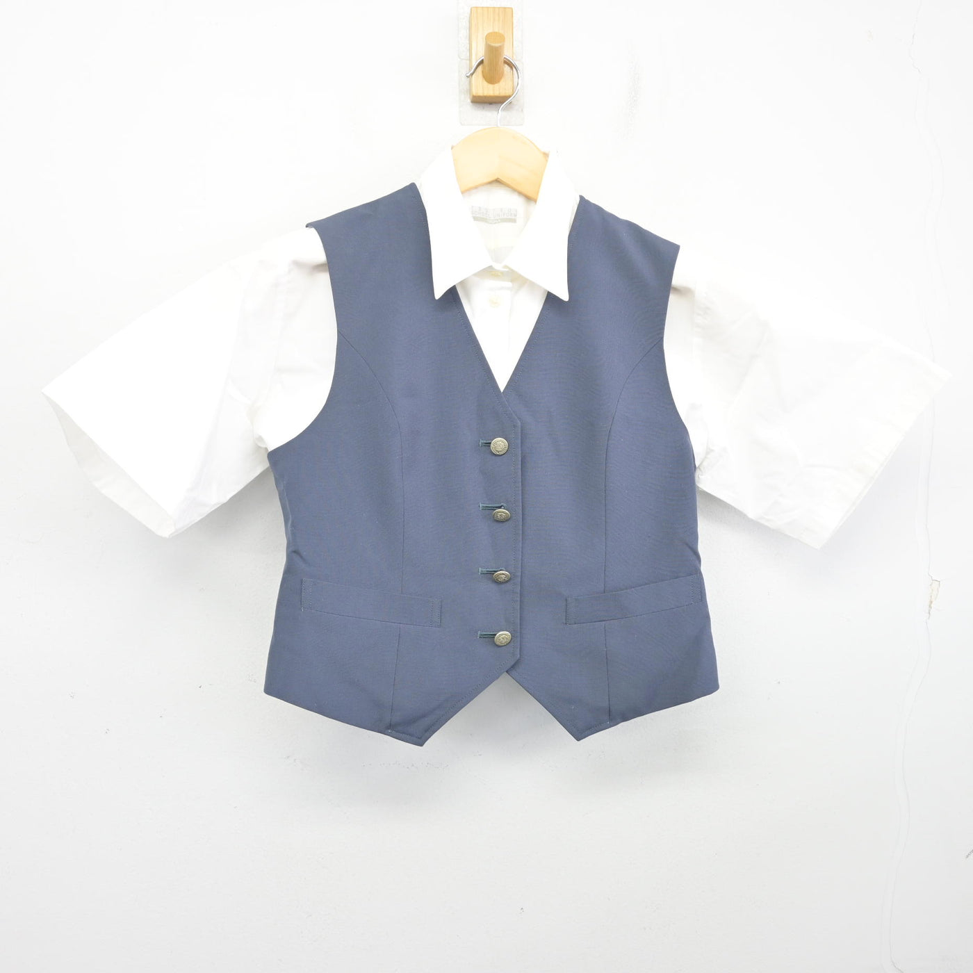 【中古】神奈川県 釜利谷中学校 女子制服 2点 (ベスト・シャツ) sf098245