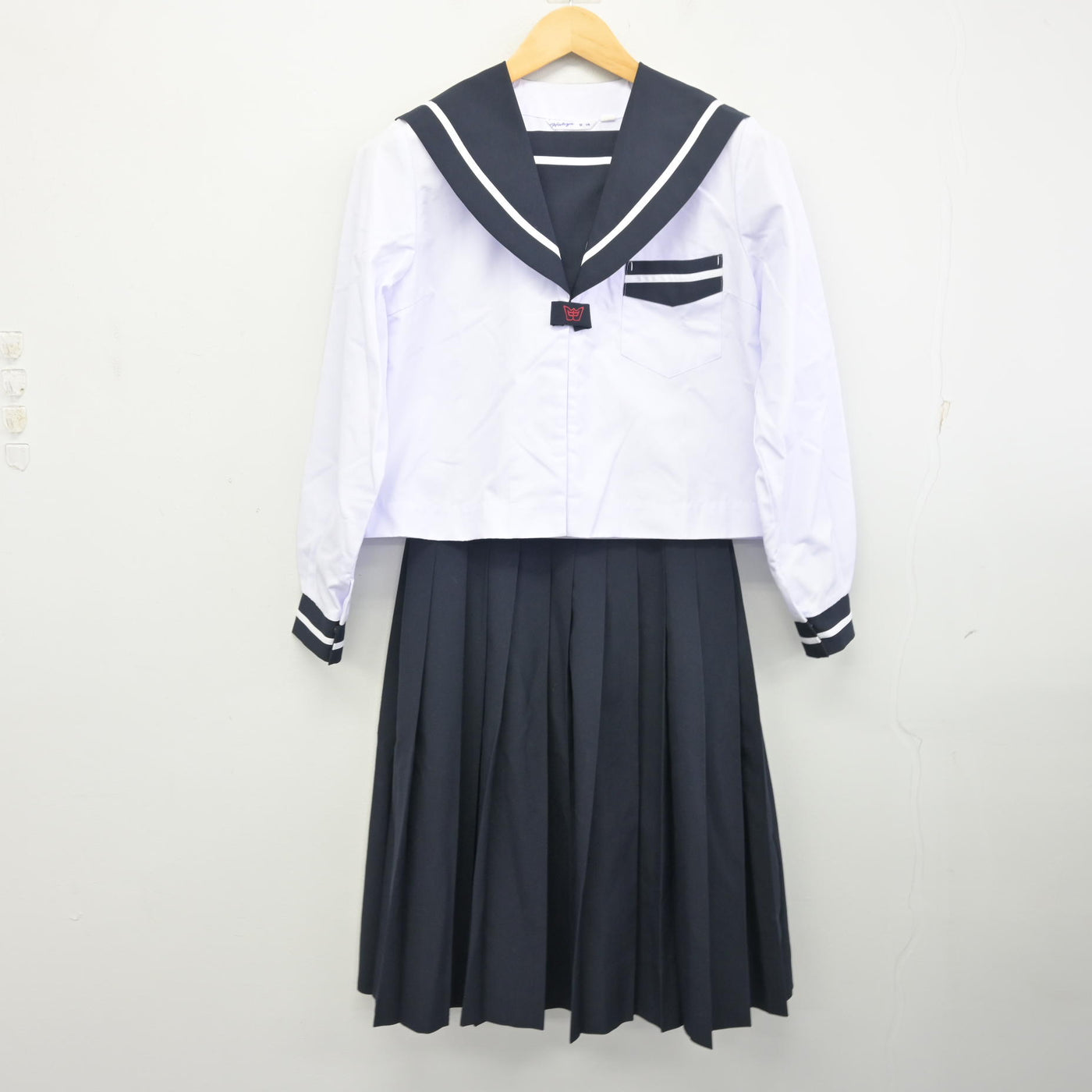 【中古】宮崎県 宮崎西中学校 女子制服 3点 (セーラー服・セーラー服・スカート) sf098284