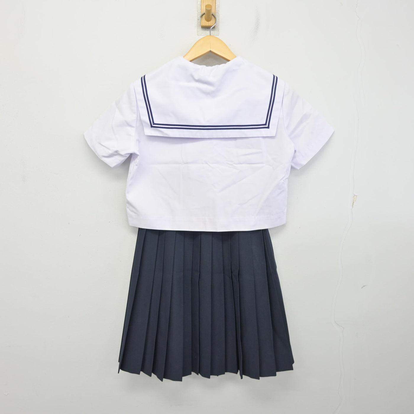 【中古】三重県 多度中学校 女子制服 3点 (セーラー服・スカート) sf098350