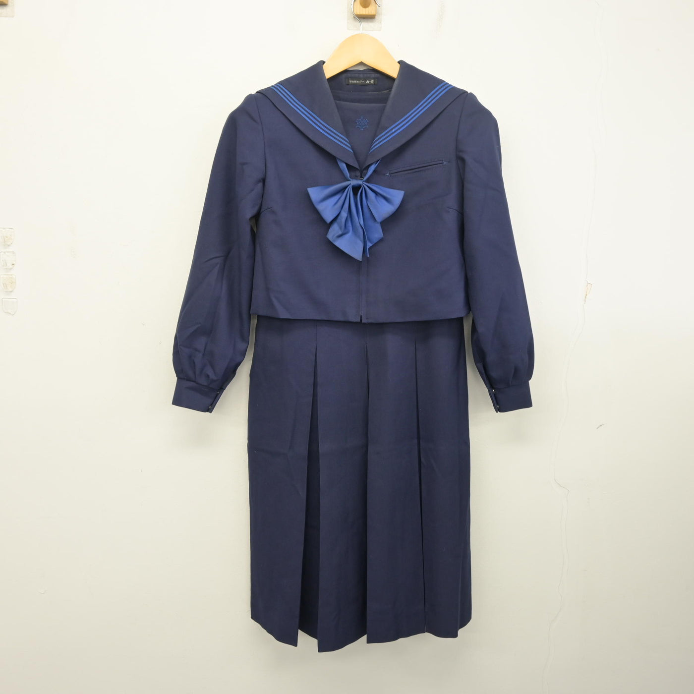 【中古】福岡県 香住丘高等学校 女子制服 3点 (セーラー服・ジャンパースカート) sf098351