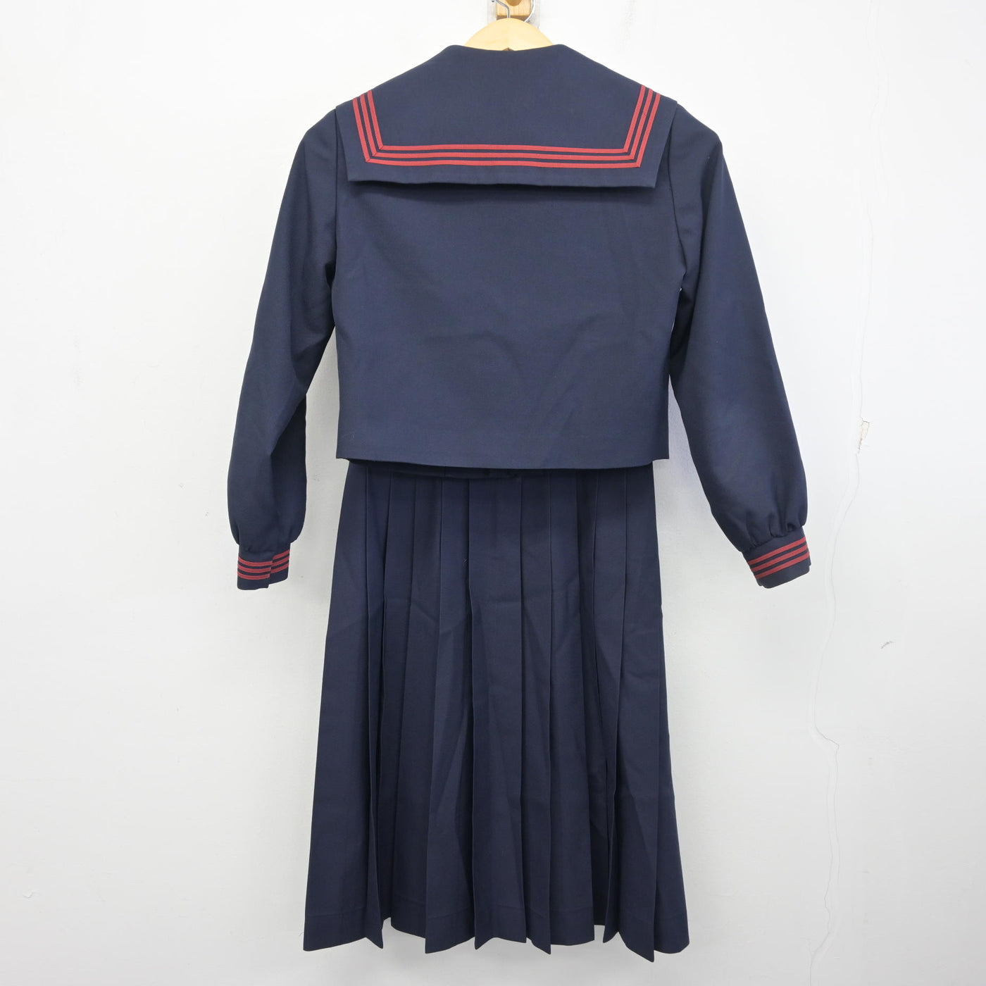 【中古】大分県 鶴谷中学校 女子制服 3点 (セーラー服・ジャンパースカート) sf098436