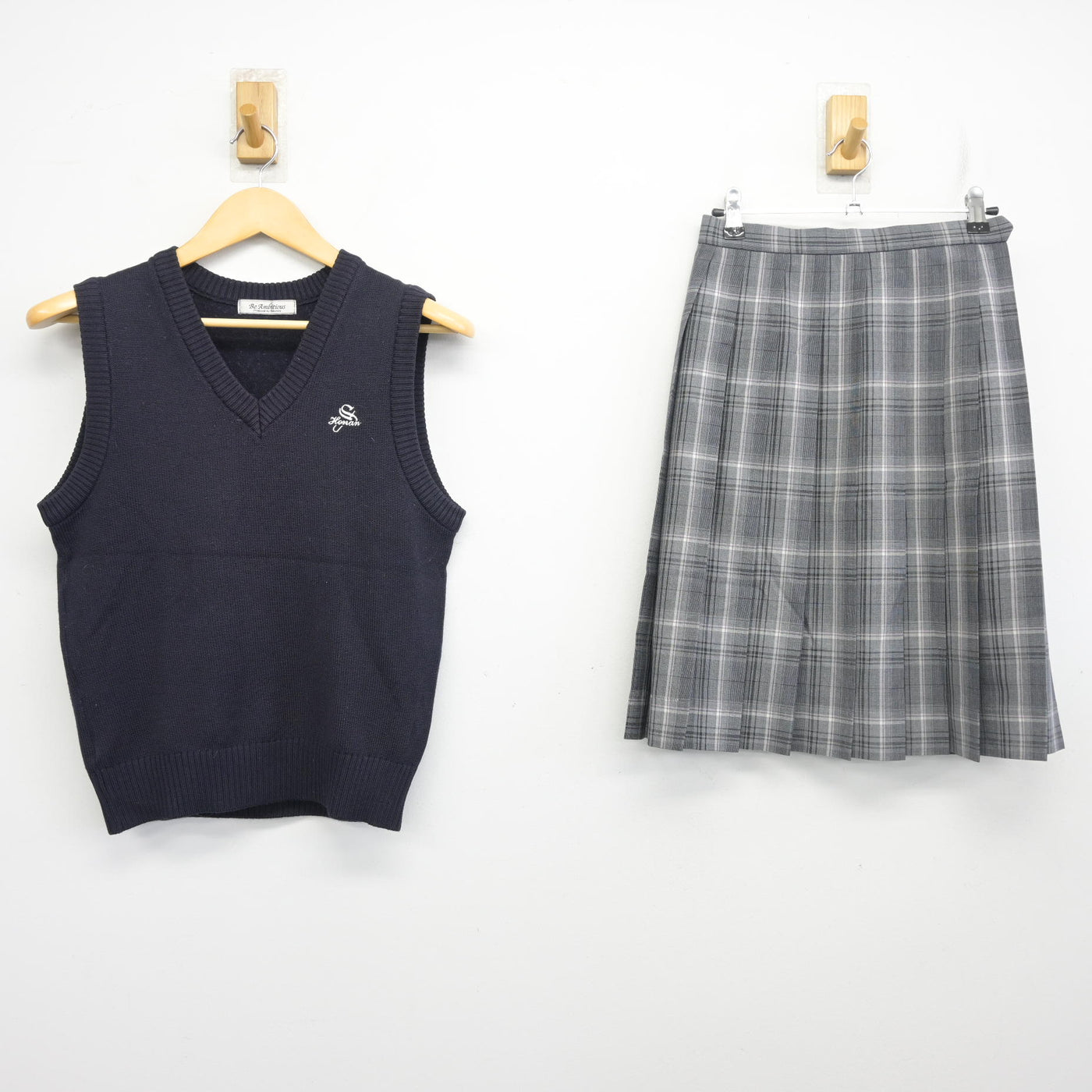【中古】大分県 佐伯豊南高等学校 女子制服 2点 (ニットベスト・スカート) sf098447