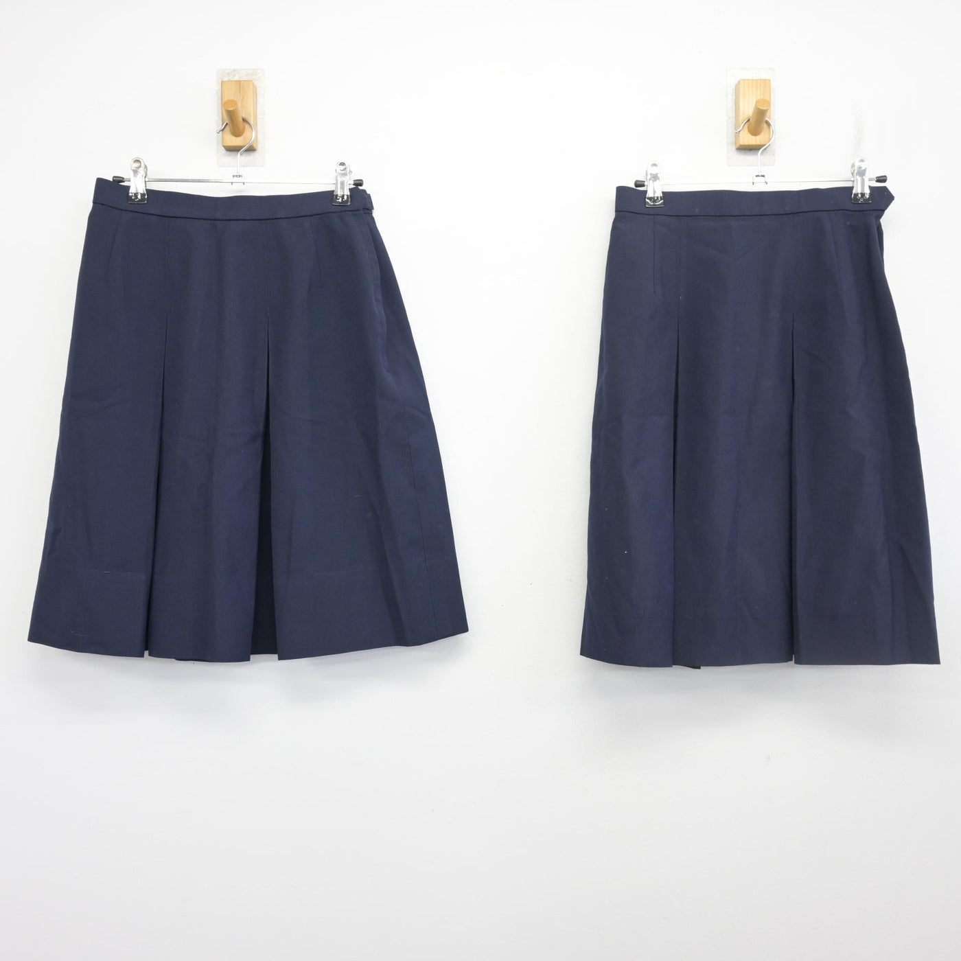 【中古】神奈川県 上和田中学校 女子制服 3点 (ベスト・スカート・スカート) sf098453