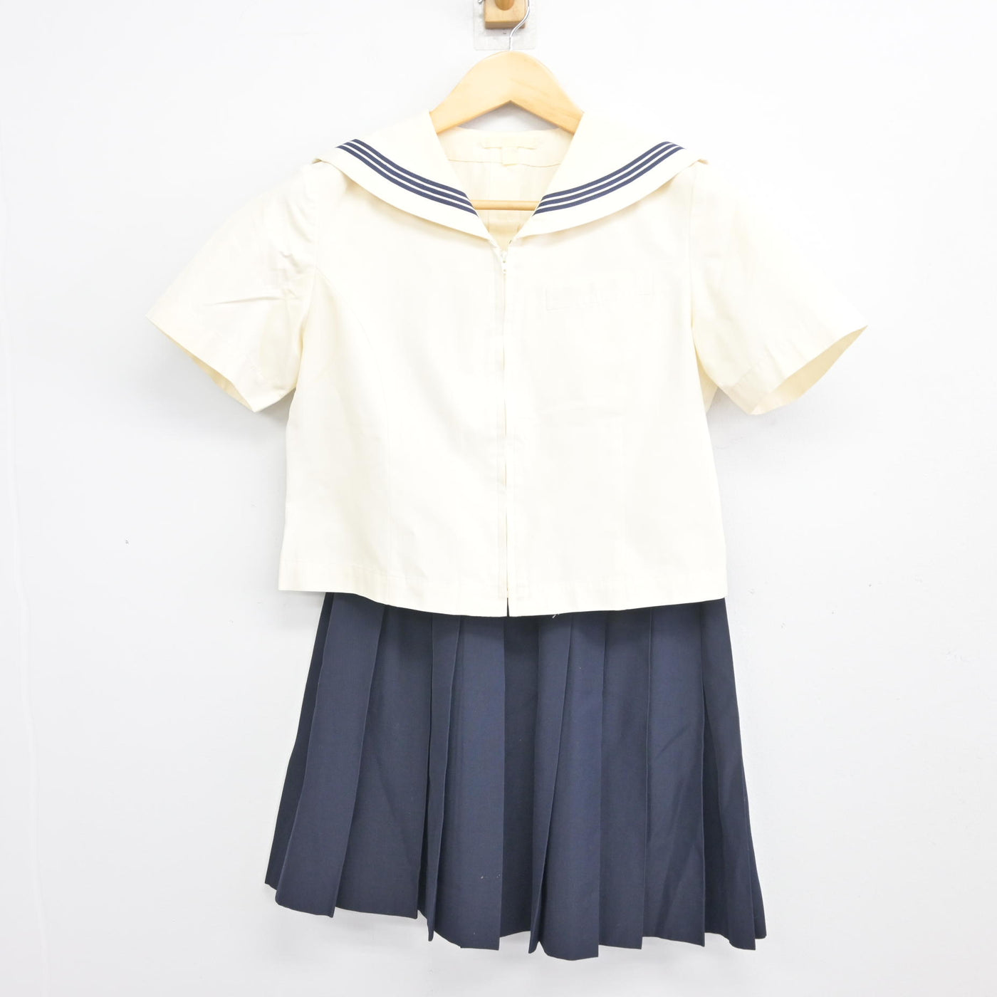 【中古】福岡県 博多女子高等学校 女子制服 2点 (セーラー服・スカート) sf098458