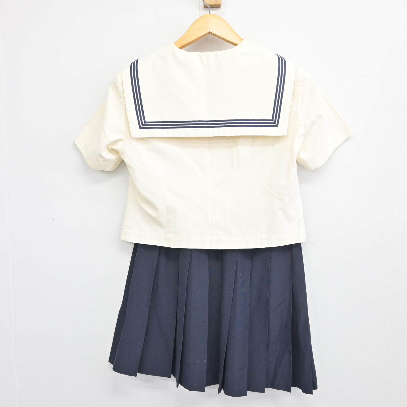 【中古】福岡県 博多女子高等学校 女子制服 2点 (セーラー服・スカート) sf098458