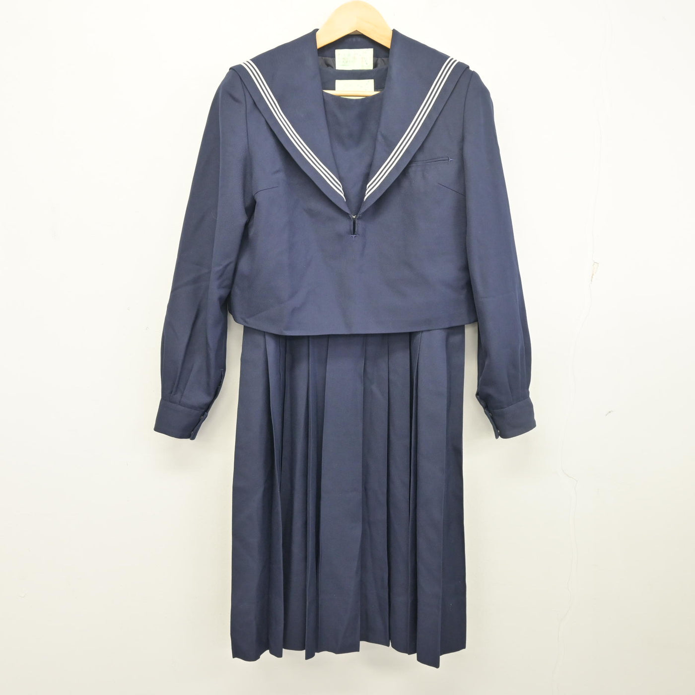 【中古】福岡県 香椎第一中学校 女子制服 2点 (セーラー服・ジャンパースカート) sf098526