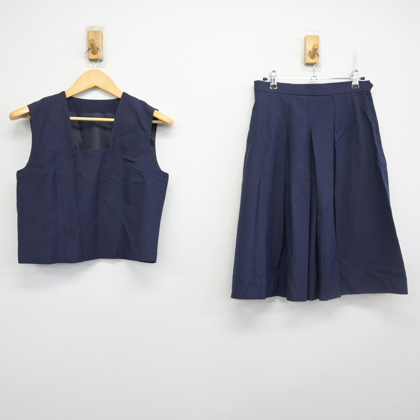 【中古】福島県 磐城桜が丘高等学校 女子制服 2点 (ベスト・スカート) sf098548