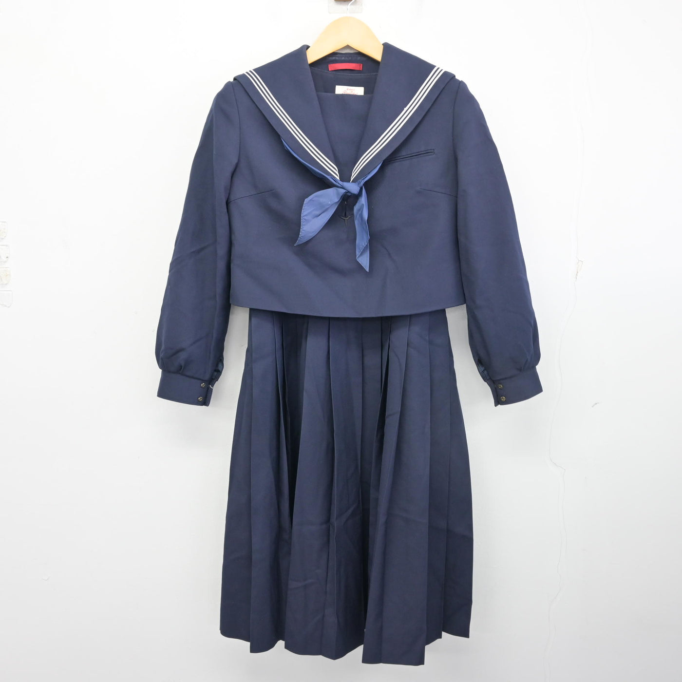 【中古】福岡県 金武中学校 女子制服 3点 (セーラー服・ジャンパースカート) sf098699