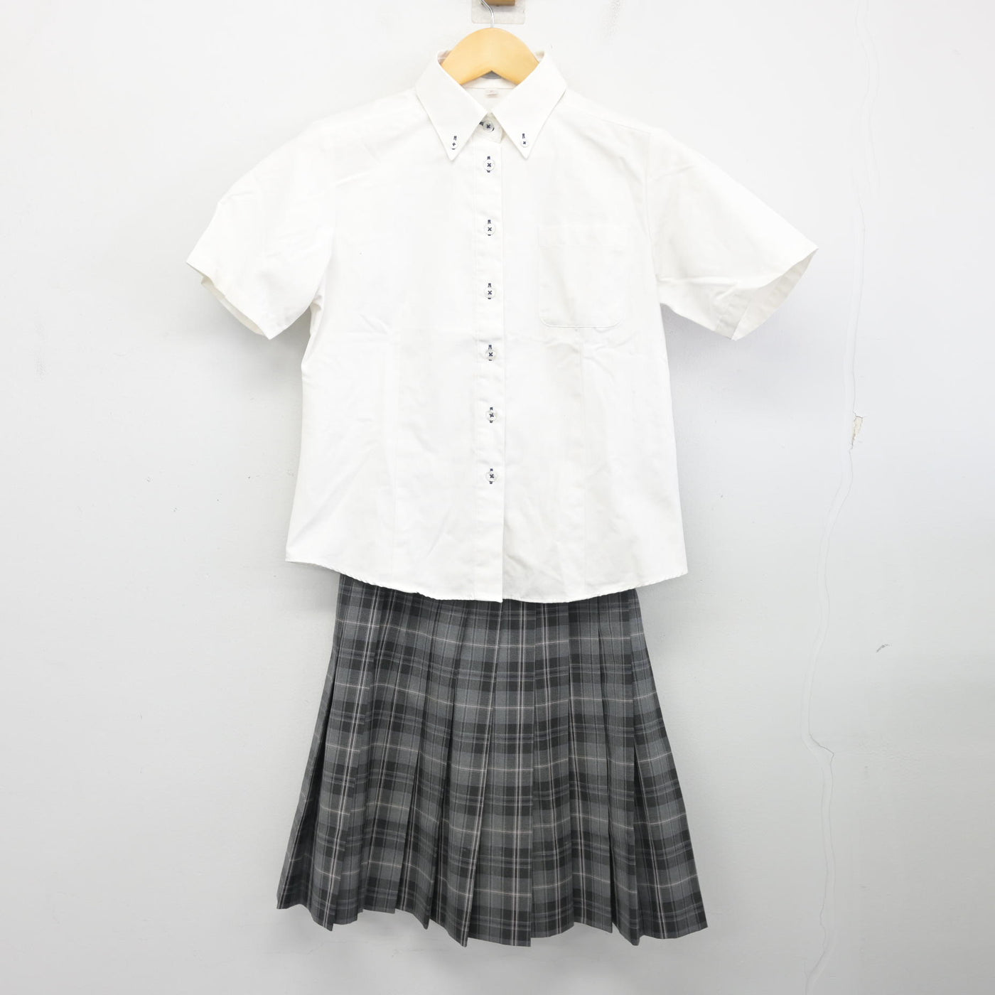 【中古】神奈川県 白鵬女子高等学校 女子制服 3点 (シャツ・シャツ・スカート) sf098808